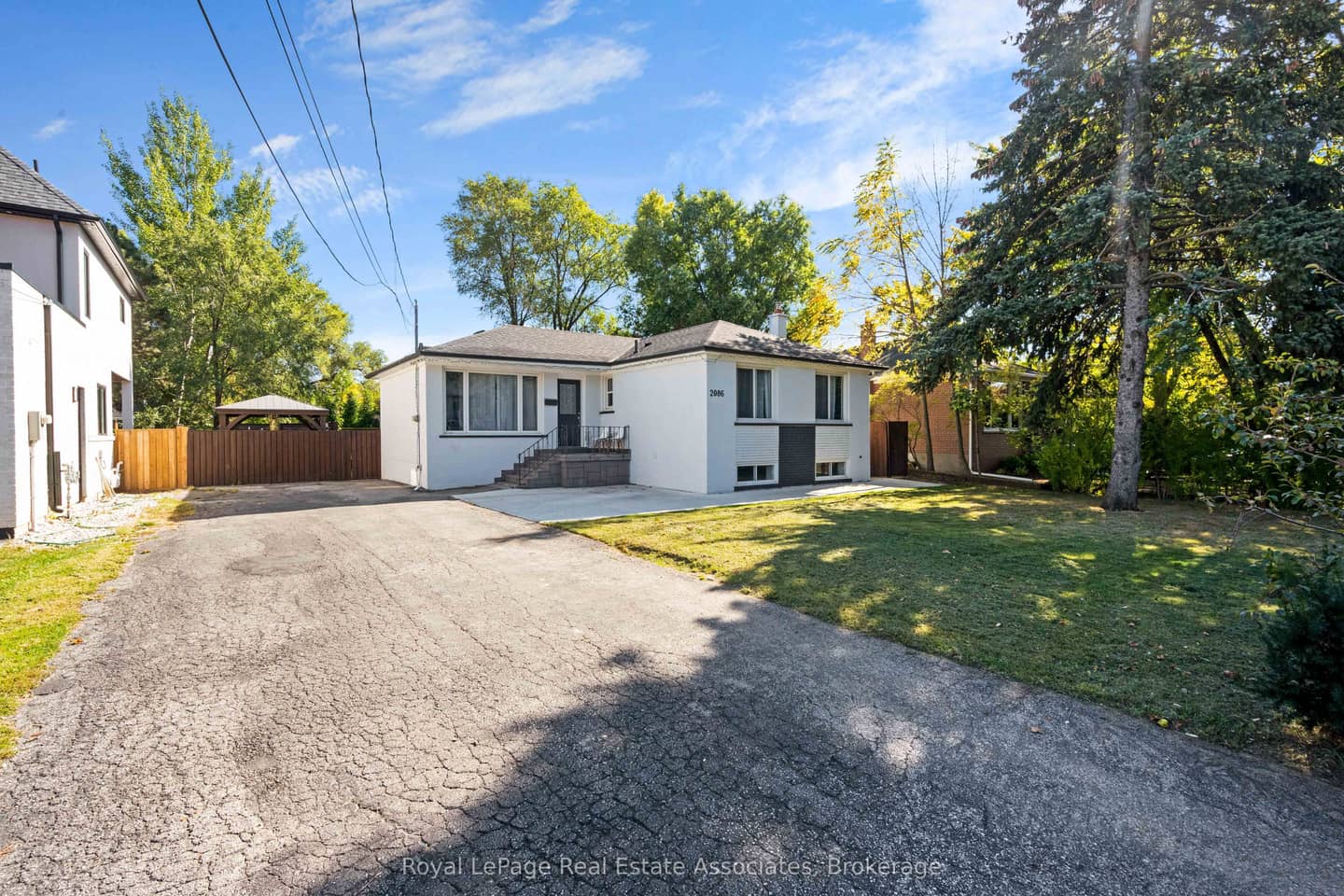 2086 Bridge Road, Oakville, ON L6L 2E9