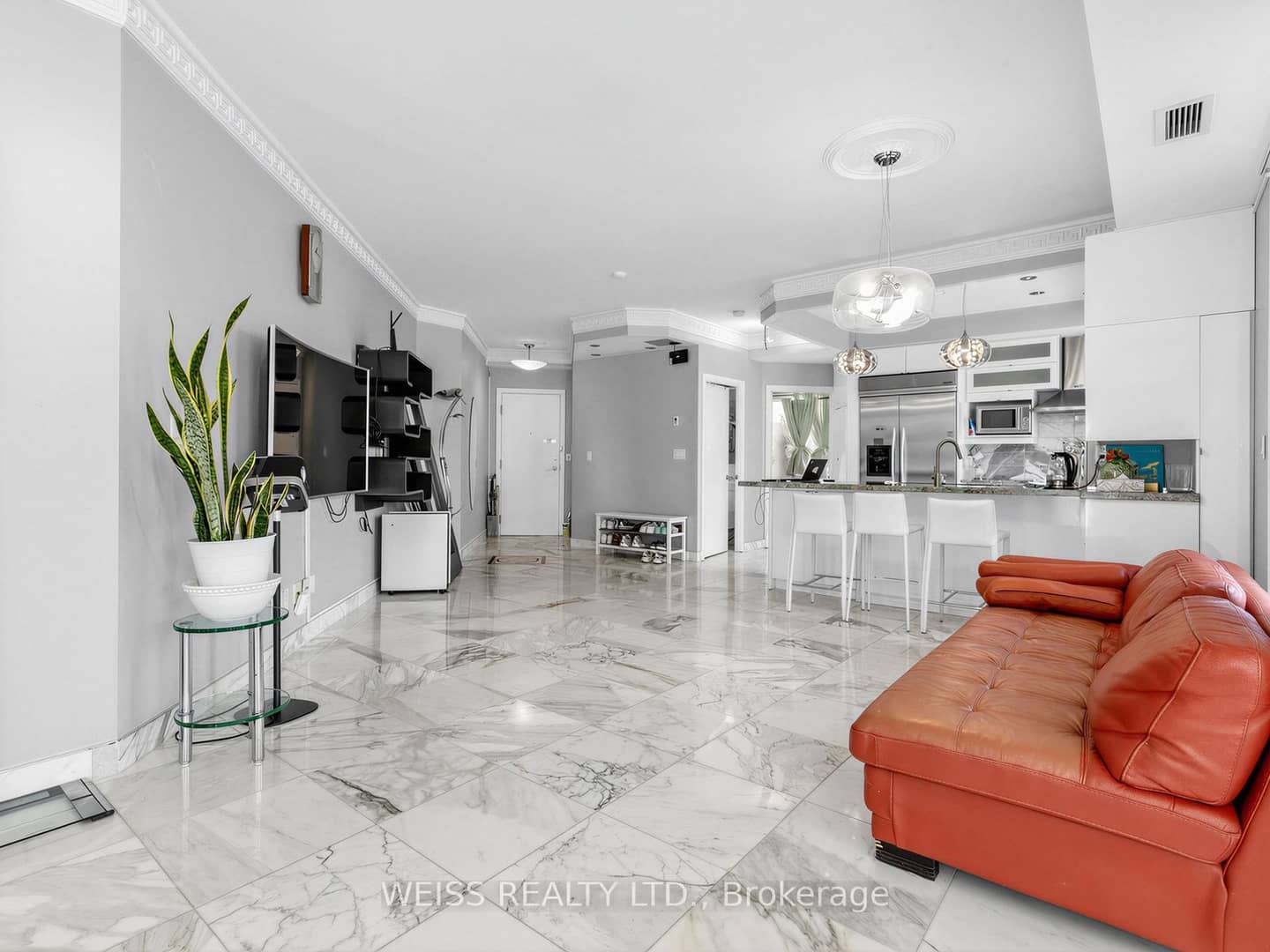 18 Beverley Street 902, Toronto, ON M5T 3L2