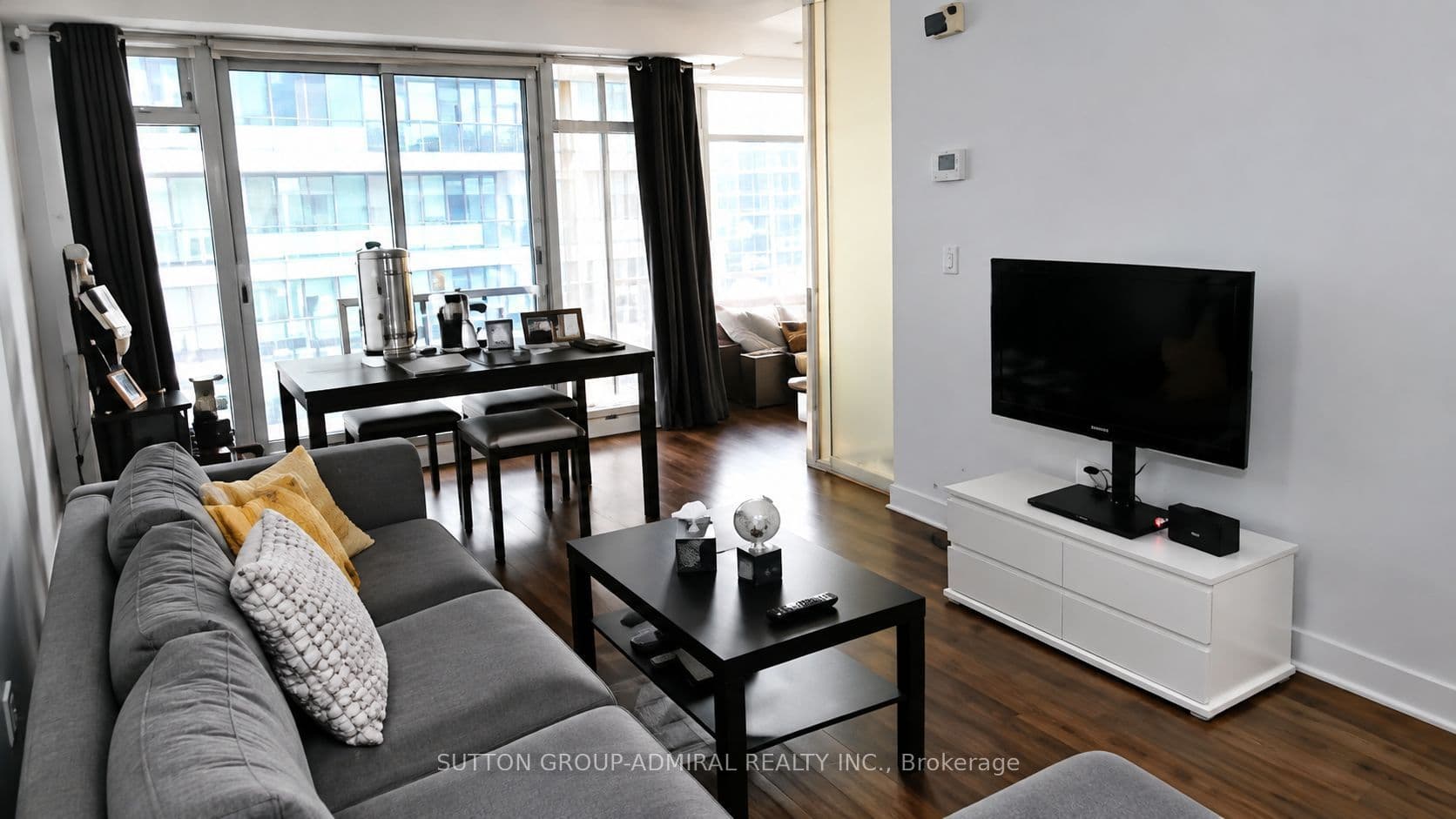 2191 Yonge Street 3210, Toronto, ON M4S 3H8