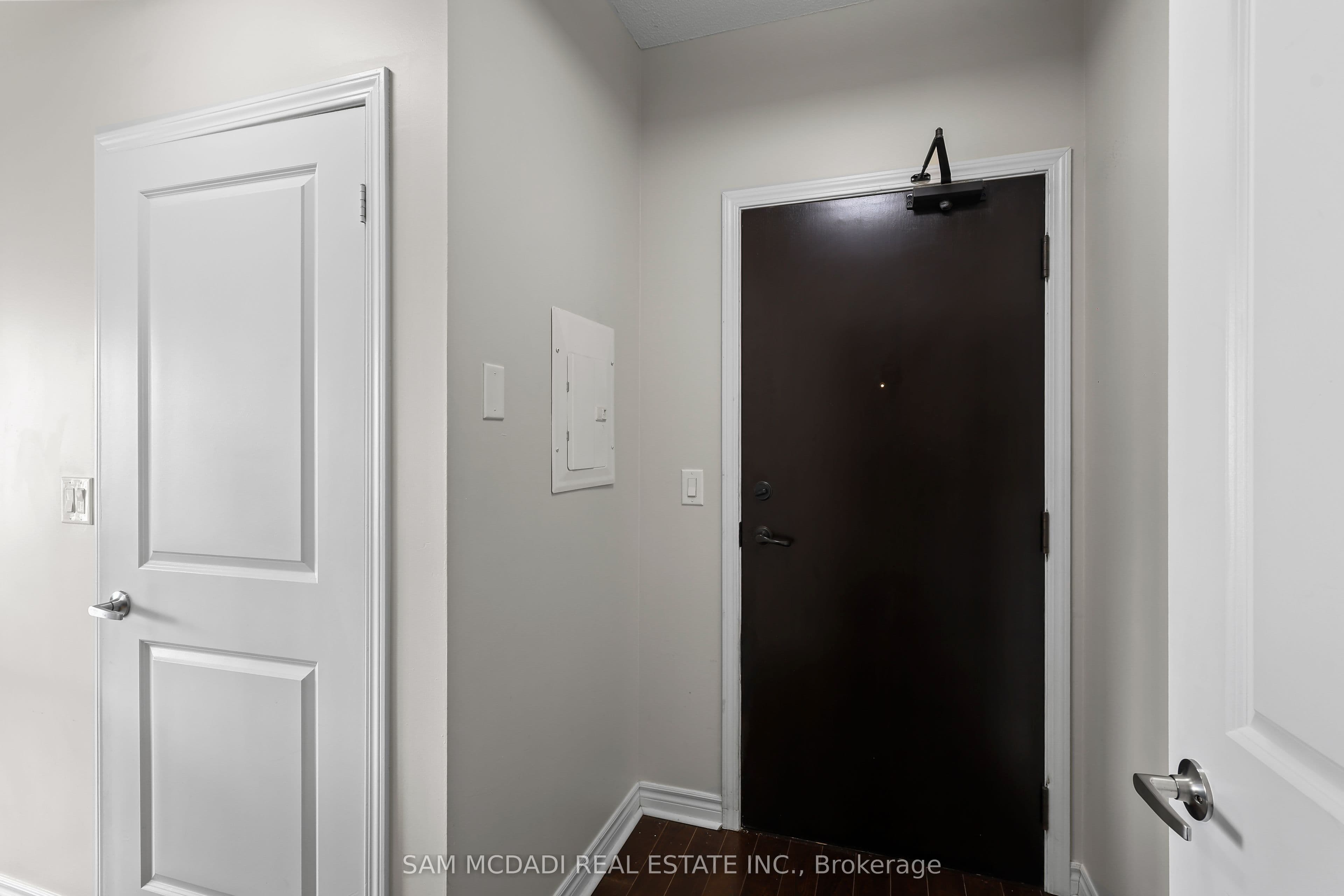 385 Prince Of Wales Drive 1611, Mississauga, ON L5B 0C6
