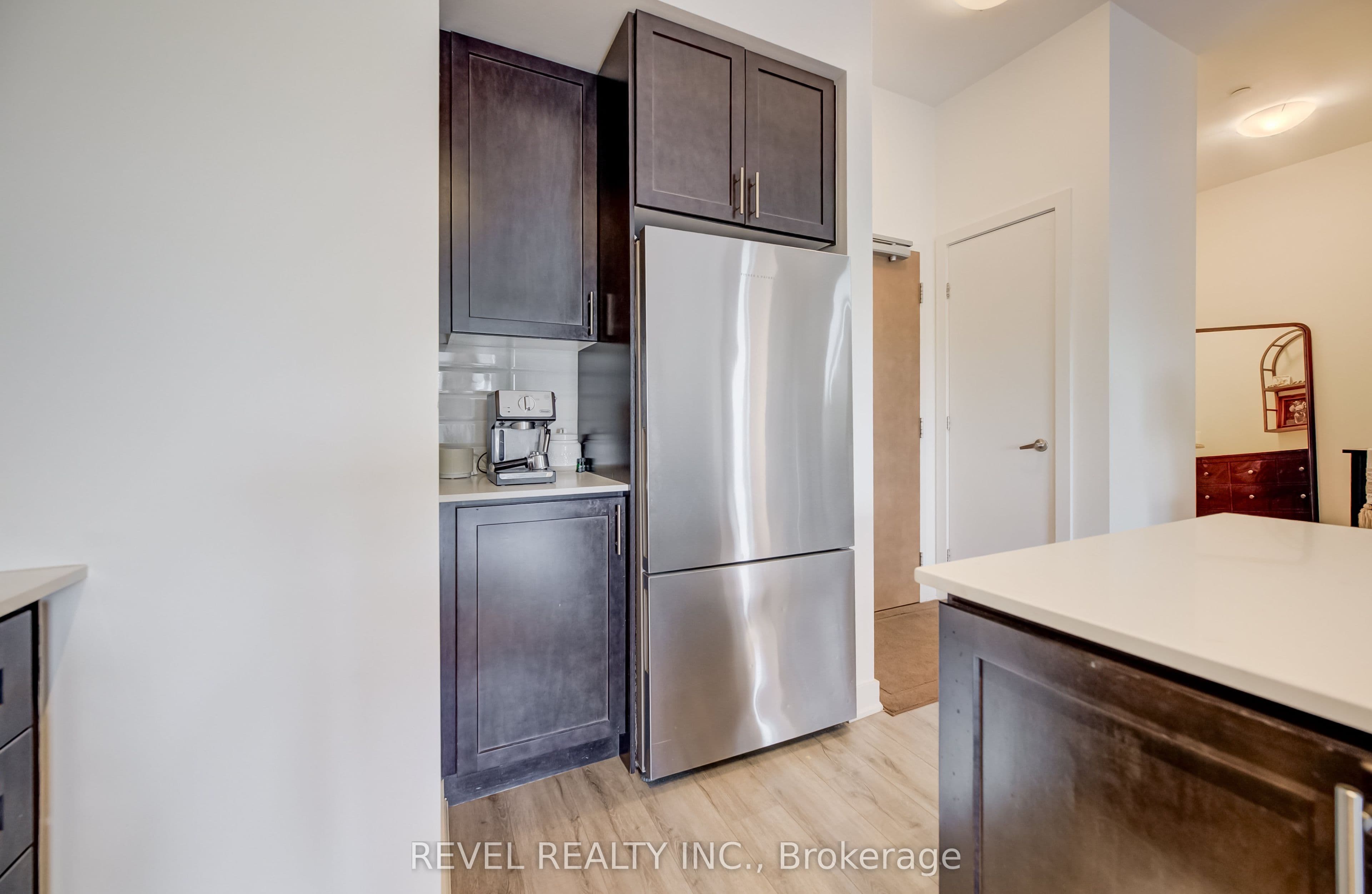320 Plains Road E 614, Burlington, ON L7T 0C1