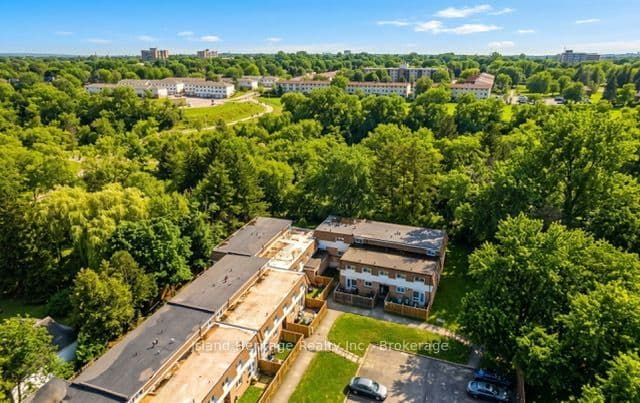 730 Cedar Street 3, Oshawa, ON L1H 4M6