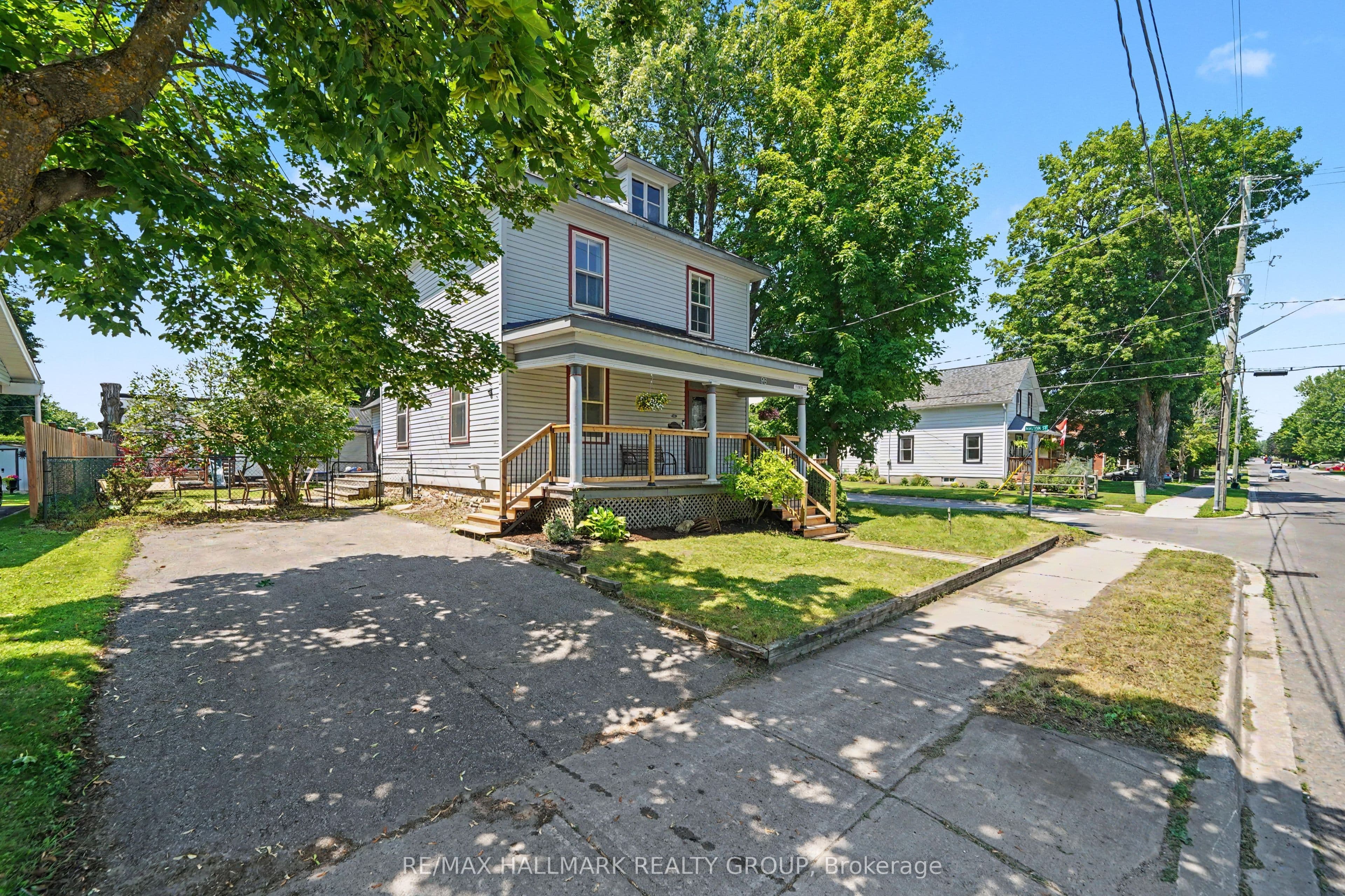98 Drummond Street E, Perth, ON K7H 1H1