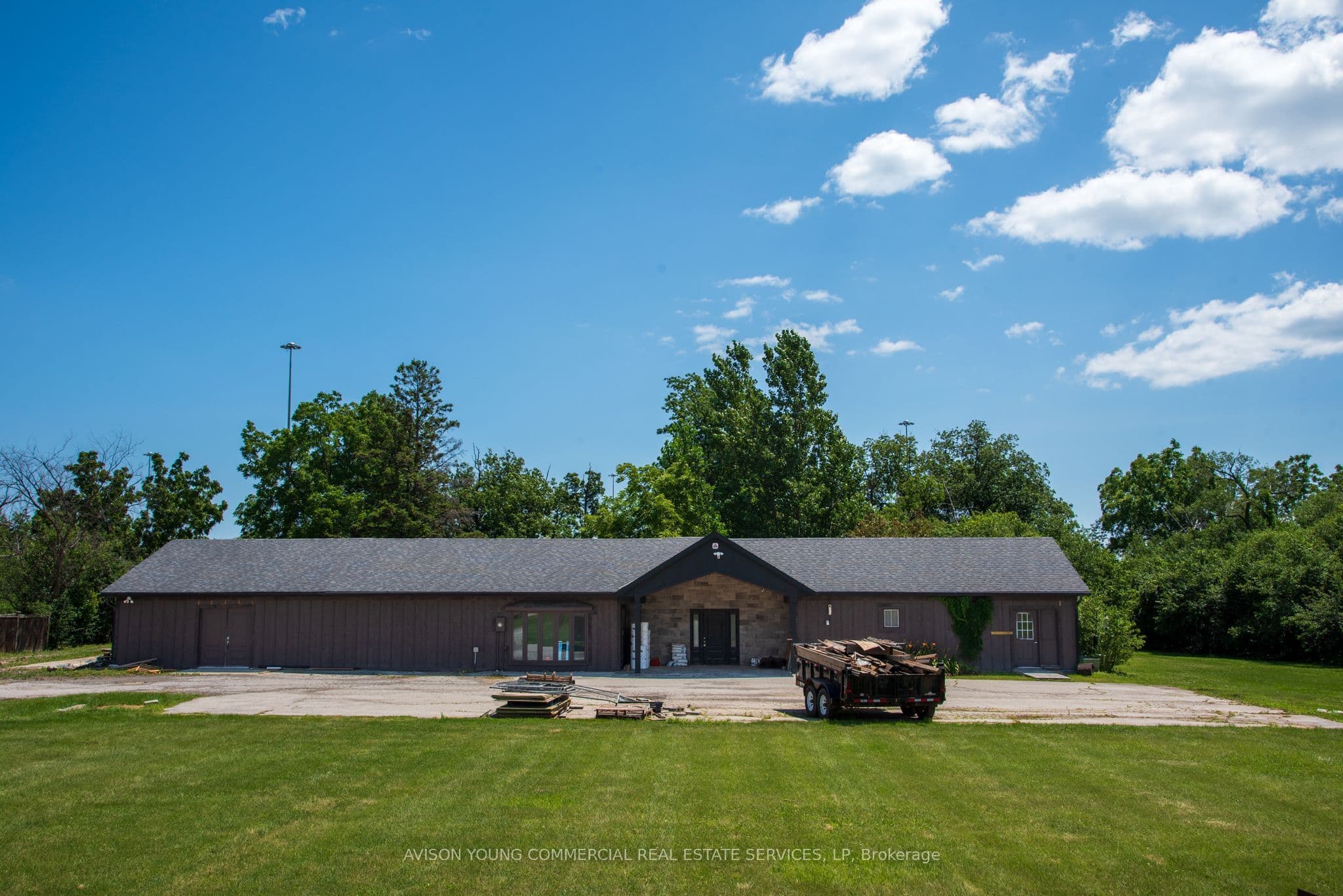 2078 Upper Middle Road E, Oakville, ON L6H 7G5