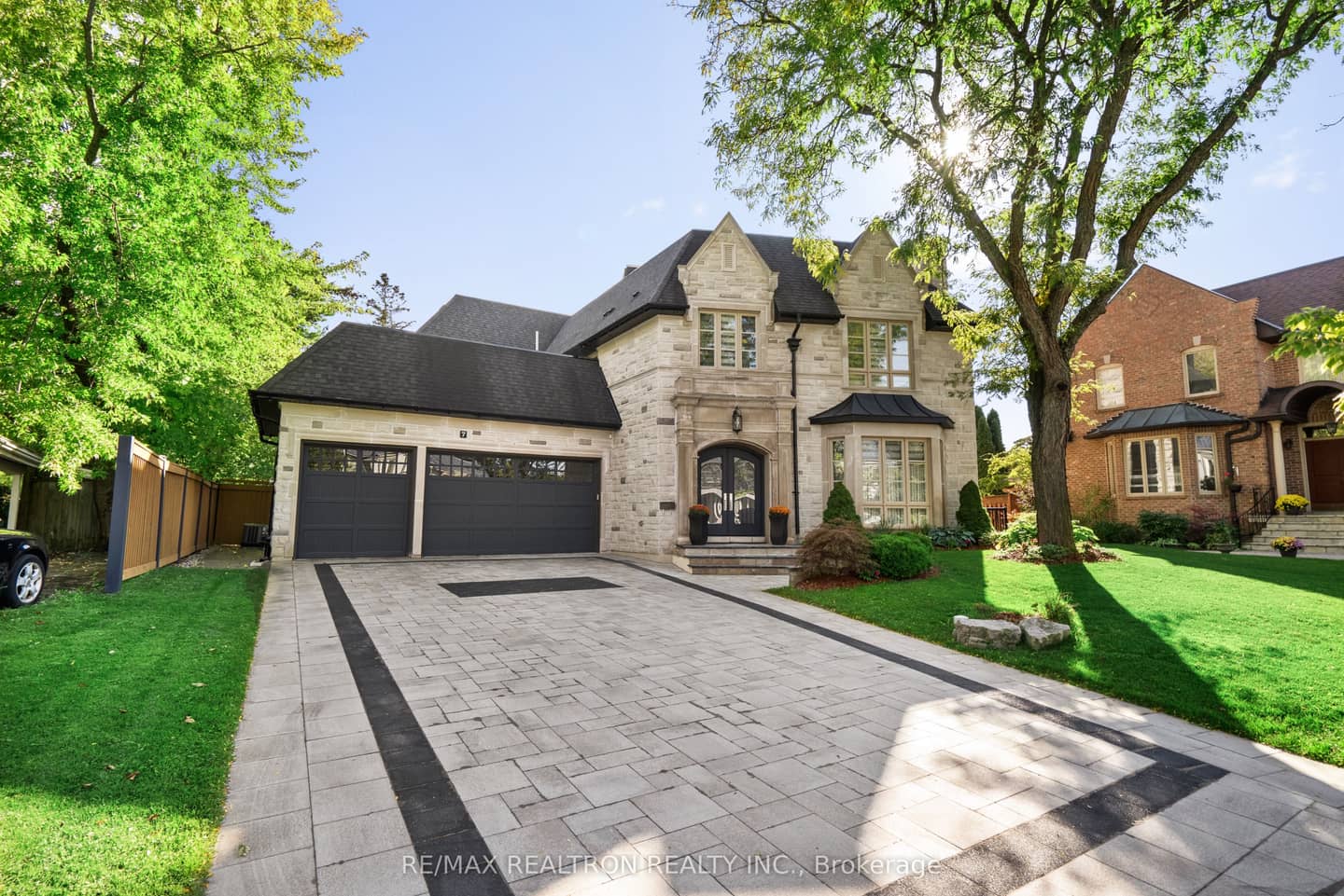 7 Winchfield Place, Toronto, ON M3B 1L4