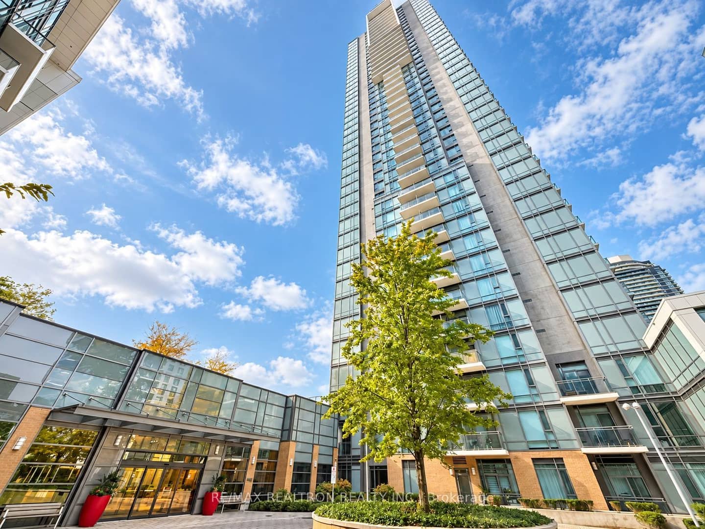 55 Ann O'reilly Road 1907, Toronto, ON M2J 0E1