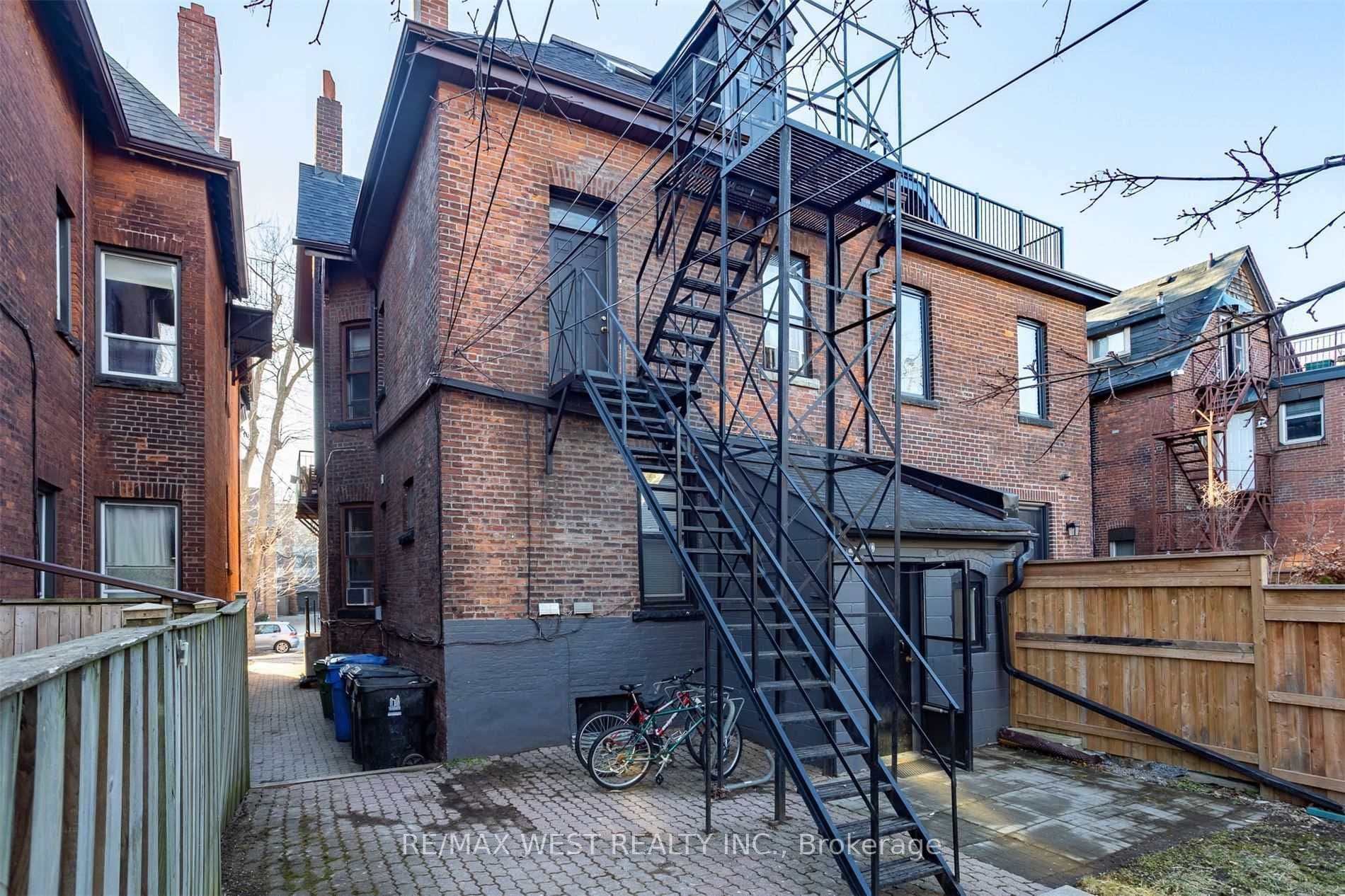 125 Madison Avenue, Toronto, ON M5R 2S3