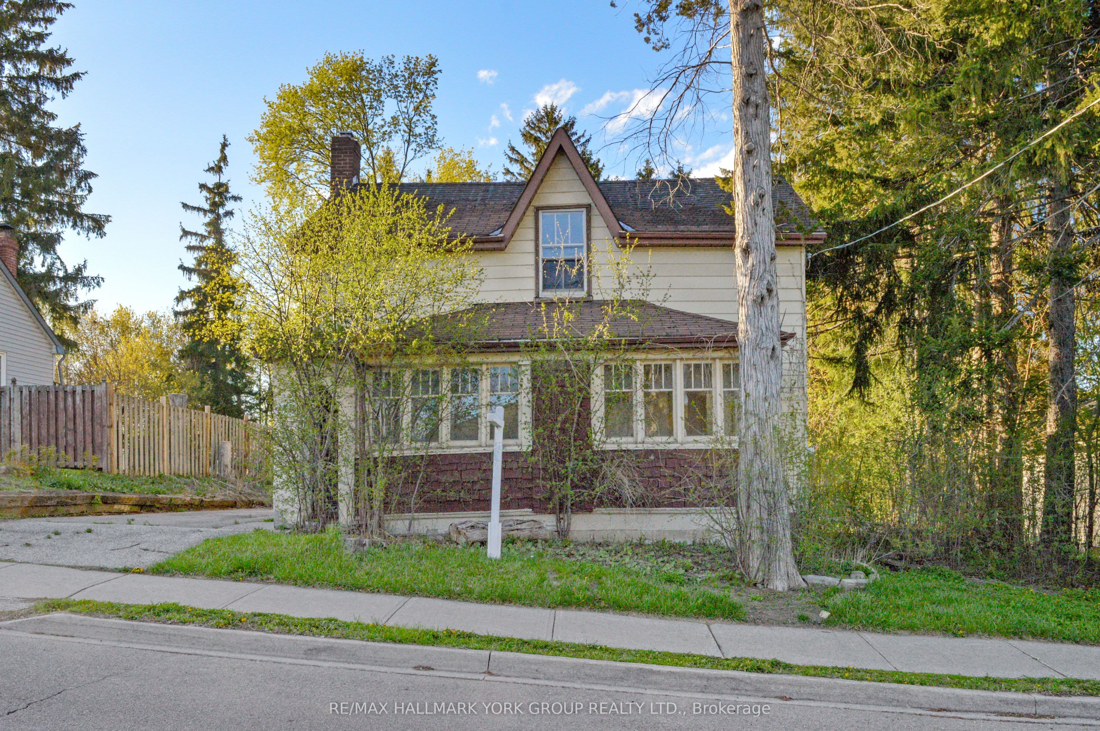 148 Centre Street, Aurora, ON L4G 1K1