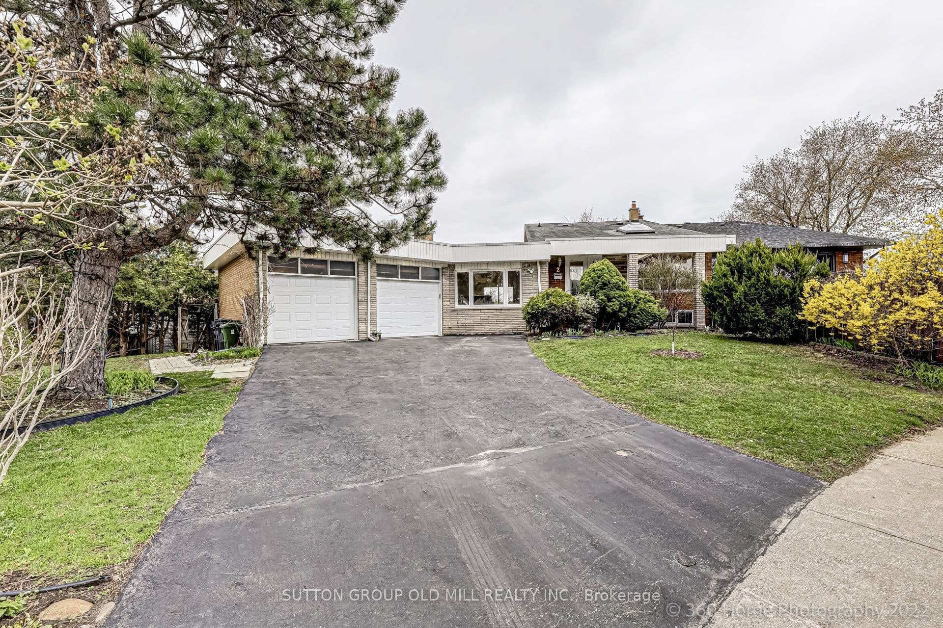 2 Leita Court, Toronto, ON M9A 4W2
