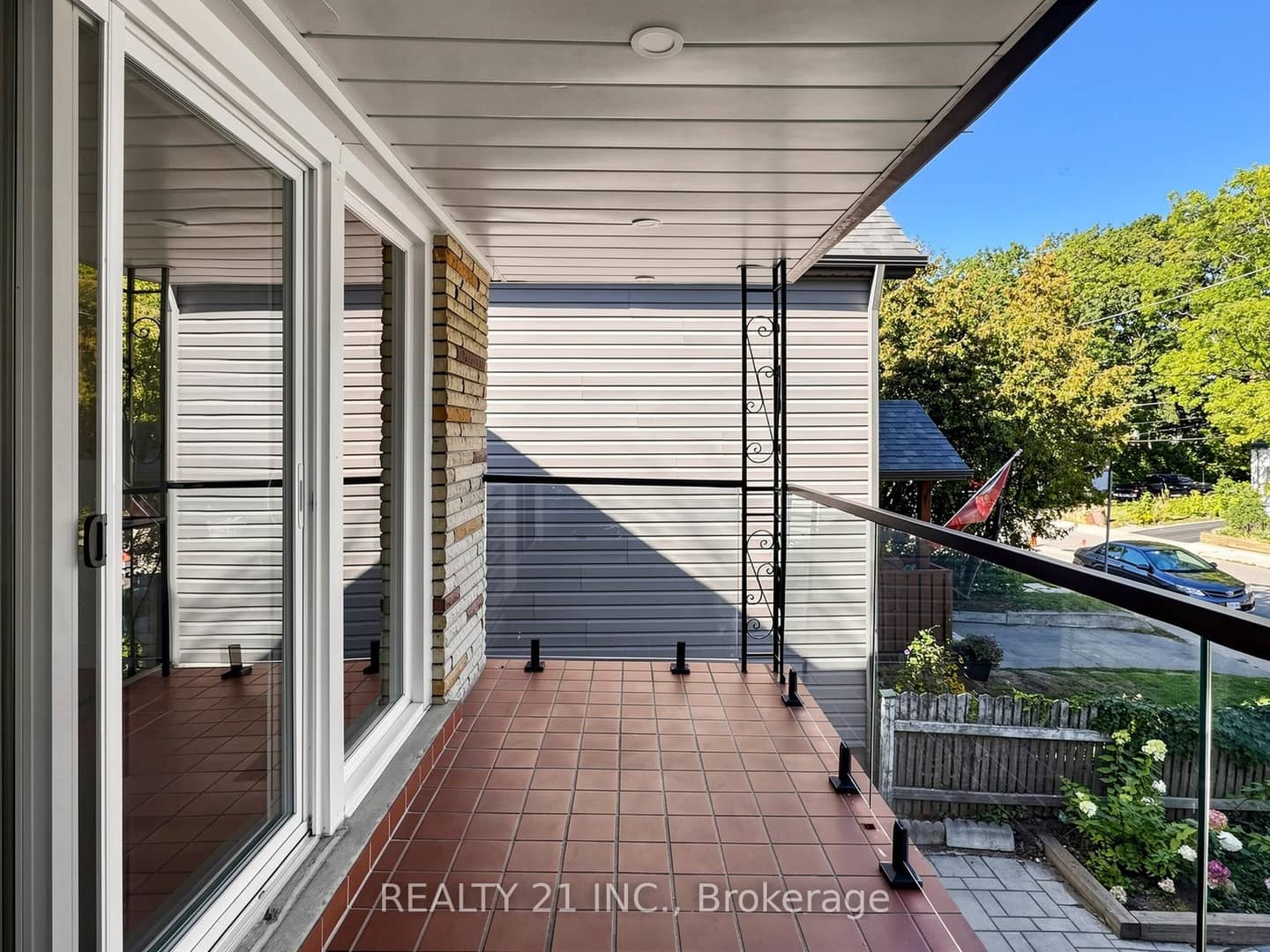 120 Queensbury Avenue, Toronto, ON M1N 2X7