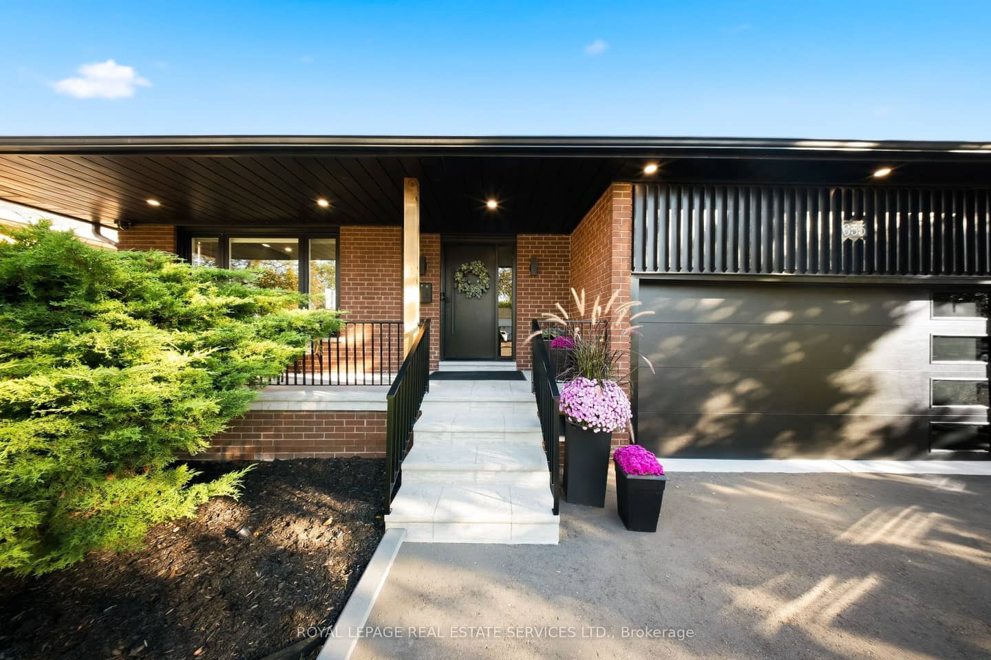 655 Netherton Crescent, Mississauga, ON L4Y 2M5