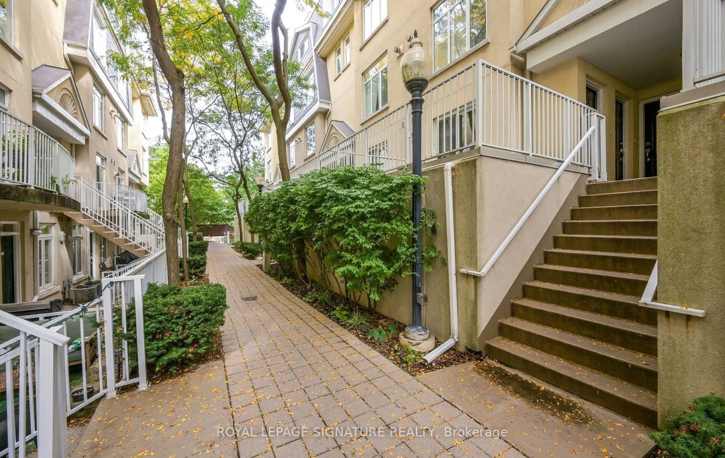 36 Stadium Road 555, Toronto, ON M5V 3P4