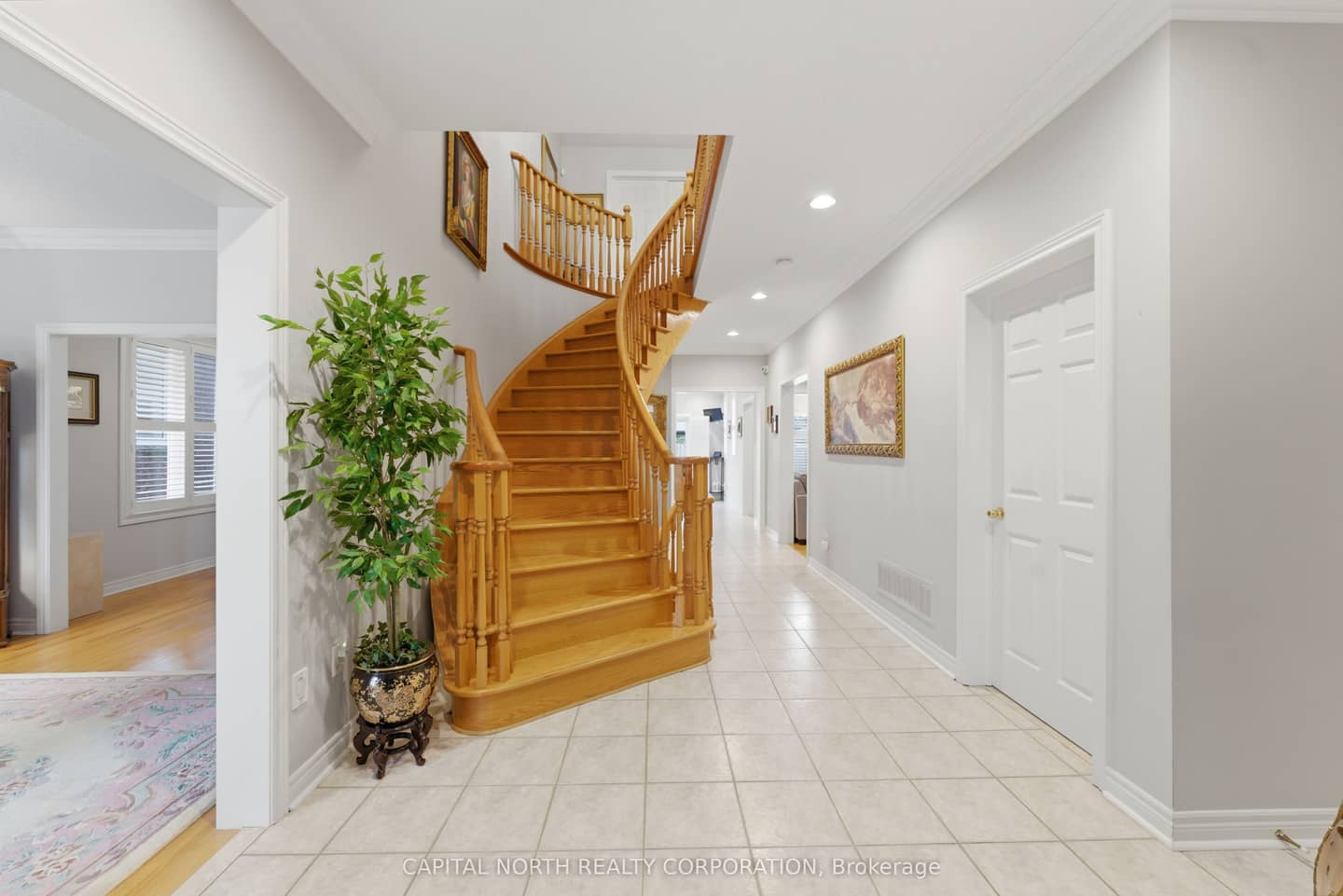 6 Veerland Drive, Toronto, ON M6L 1R9