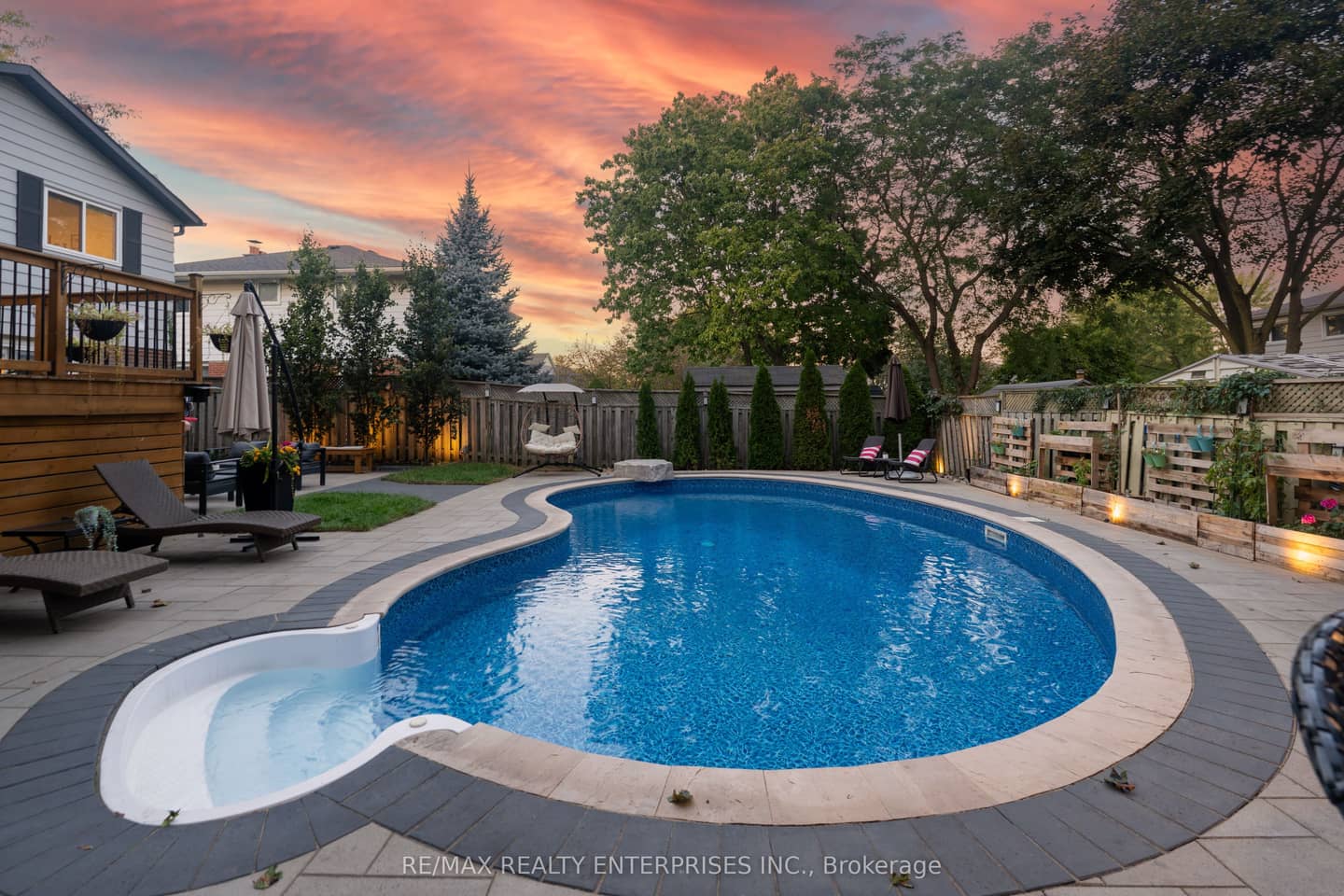 2668 Homelands Drive, Mississauga, ON L5K 1H8
