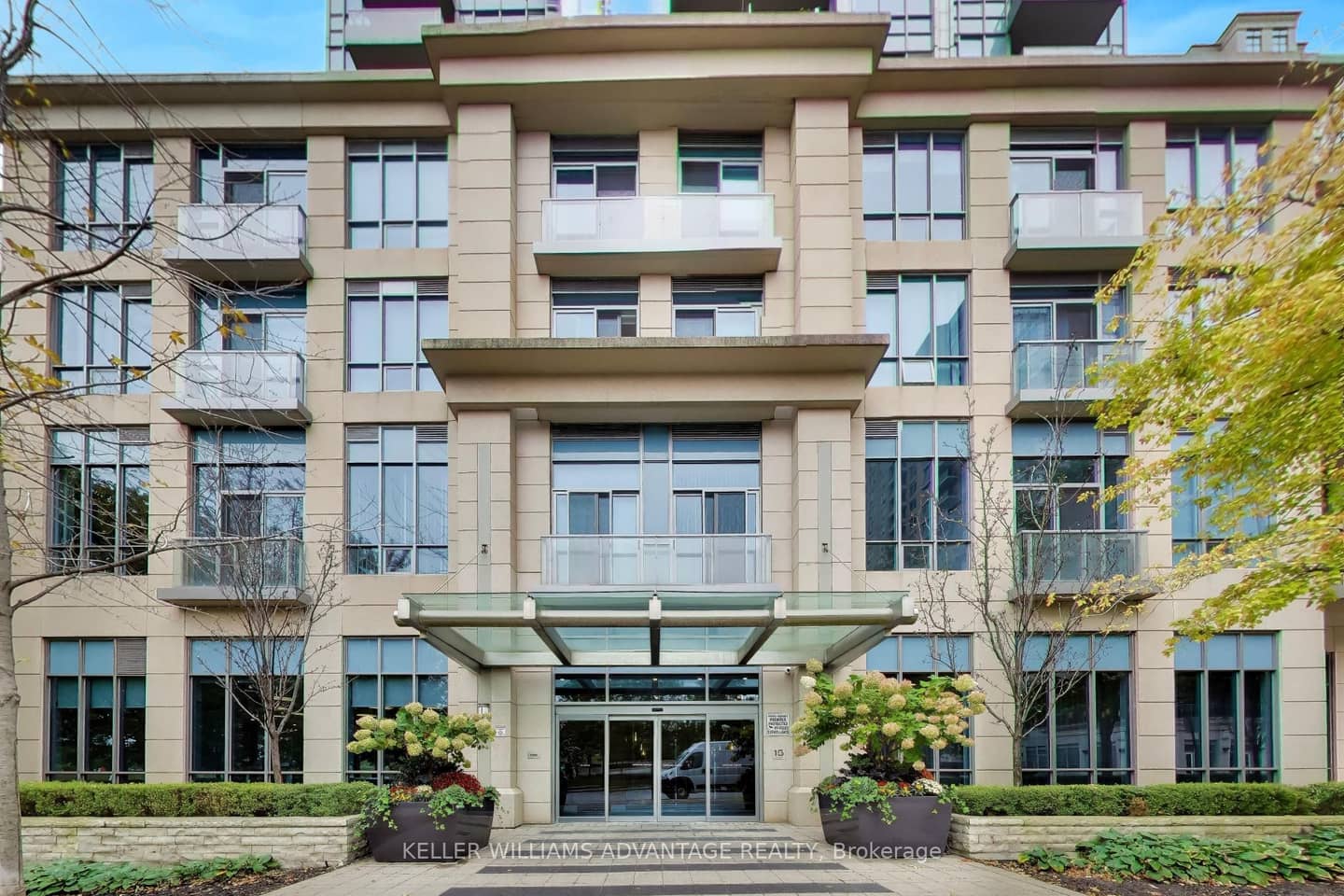 15 Viking Lane 301, Toronto, ON M9B 0A4