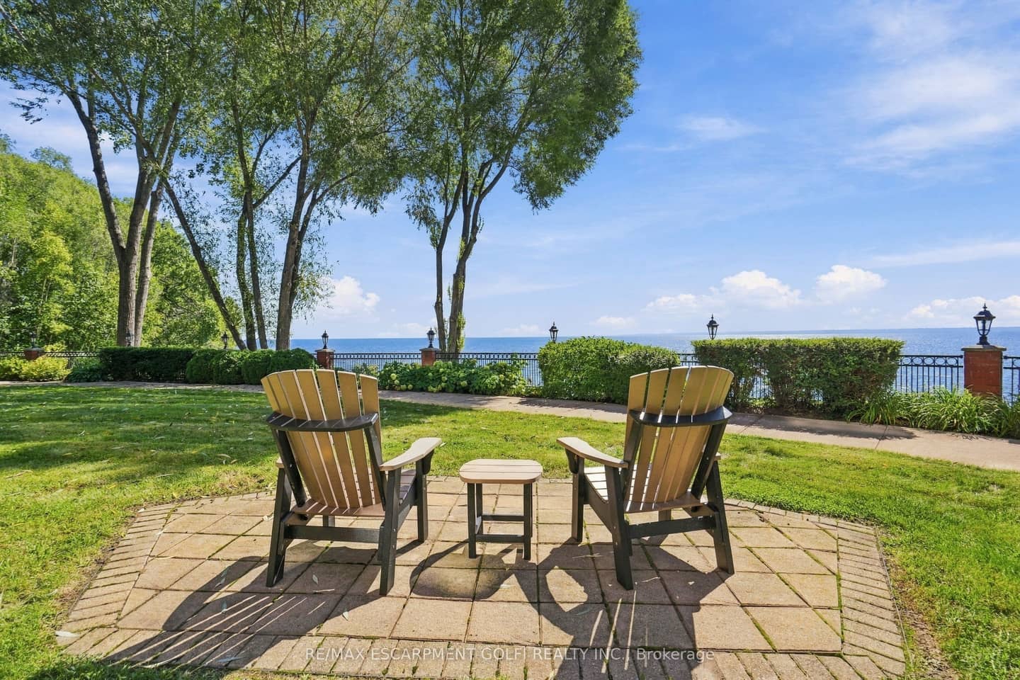 5340 Lakeshore Road 203, Burlington, ON L7L 7A8