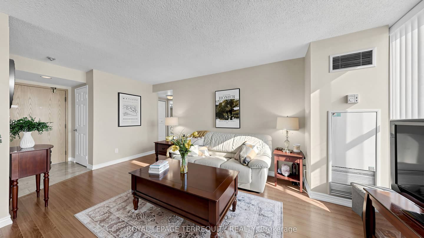 22 Southport Street 833, Toronto, ON M6S 4Y9