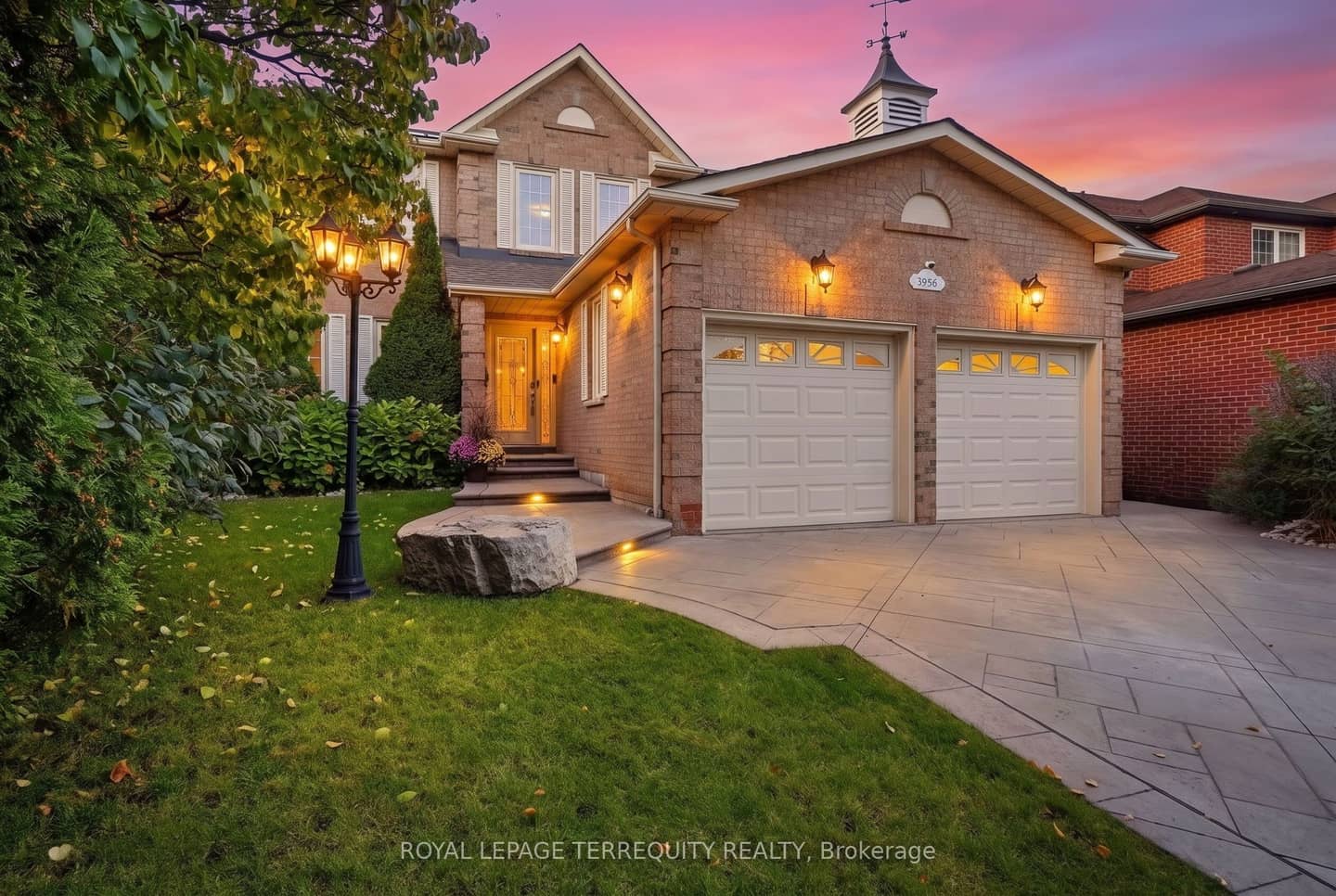 3956 Chadburn Crescent, Mississauga, ON L5L 3X5