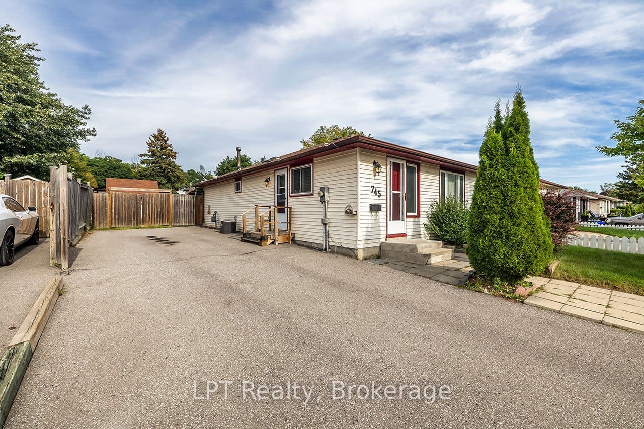 745 Grandview Drive, Oshawa, ON L1H 7W5