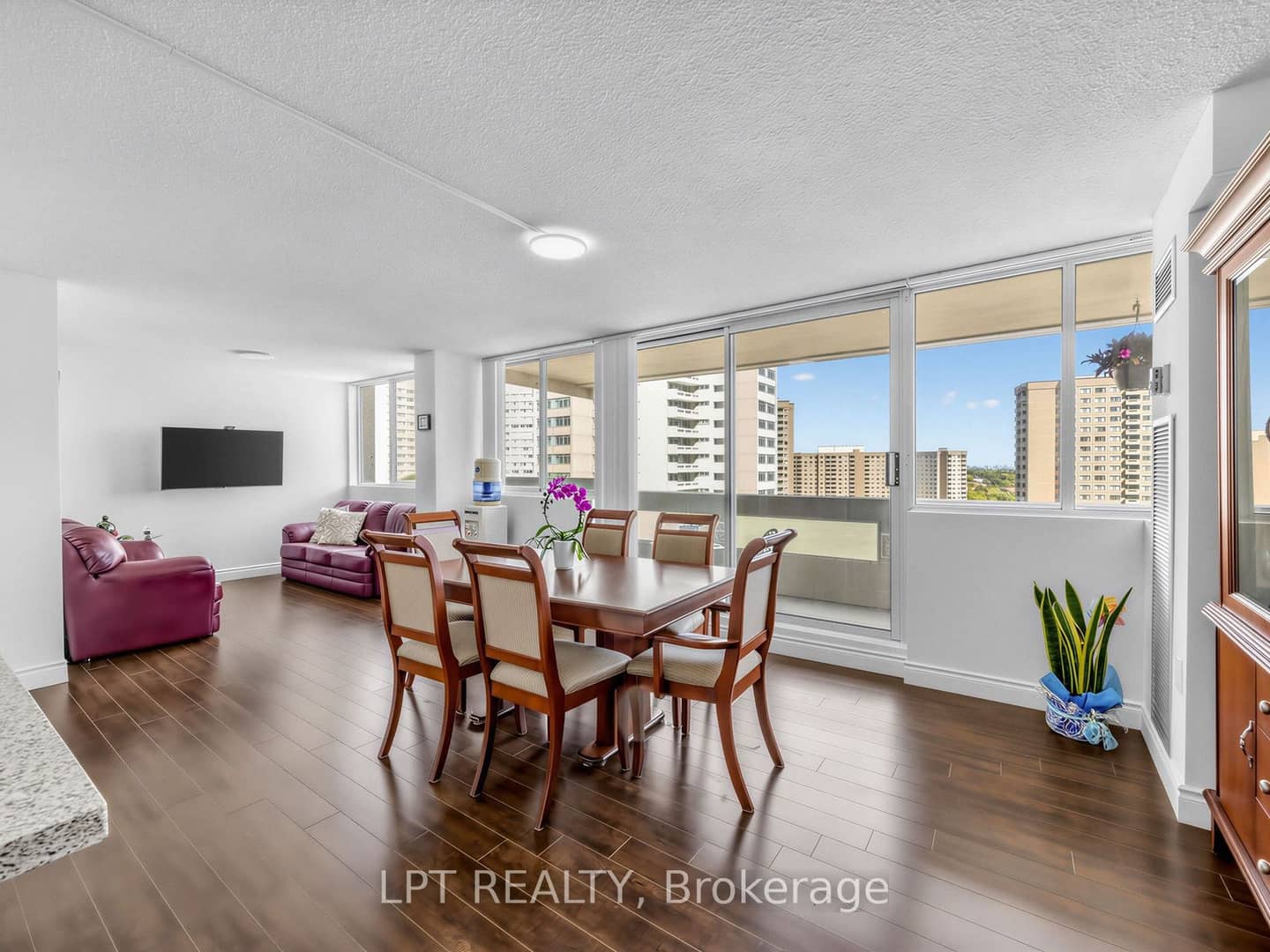 3590 Kaneff Crescent 1112, Mississauga, ON L5A 3X3
