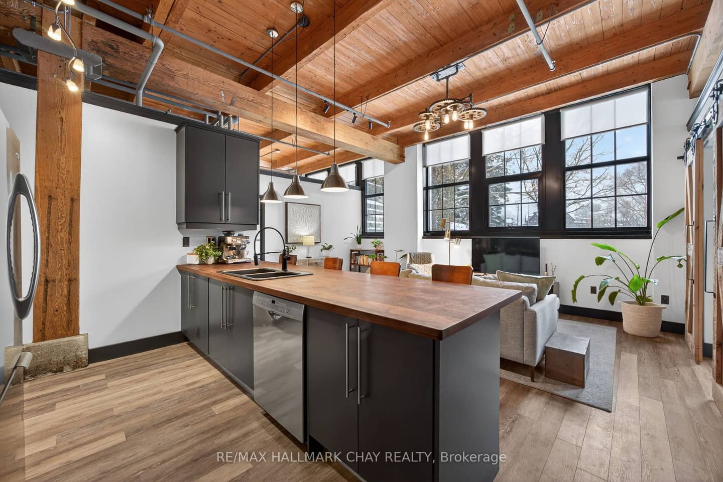 543 Timothy Street 106, Newmarket, ON L3Y 1R1