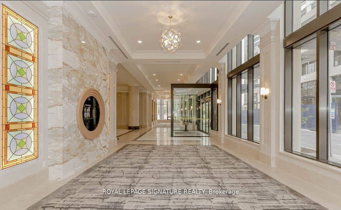 36 Elm Drive W 1001, Mississauga, ON L5B 1L9