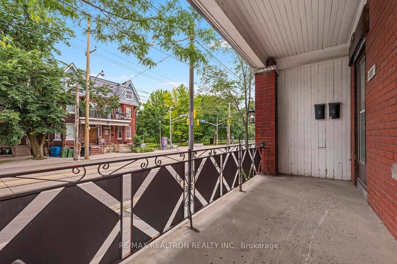 1000 Dundas Street W, Toronto, ON M6J 1W6