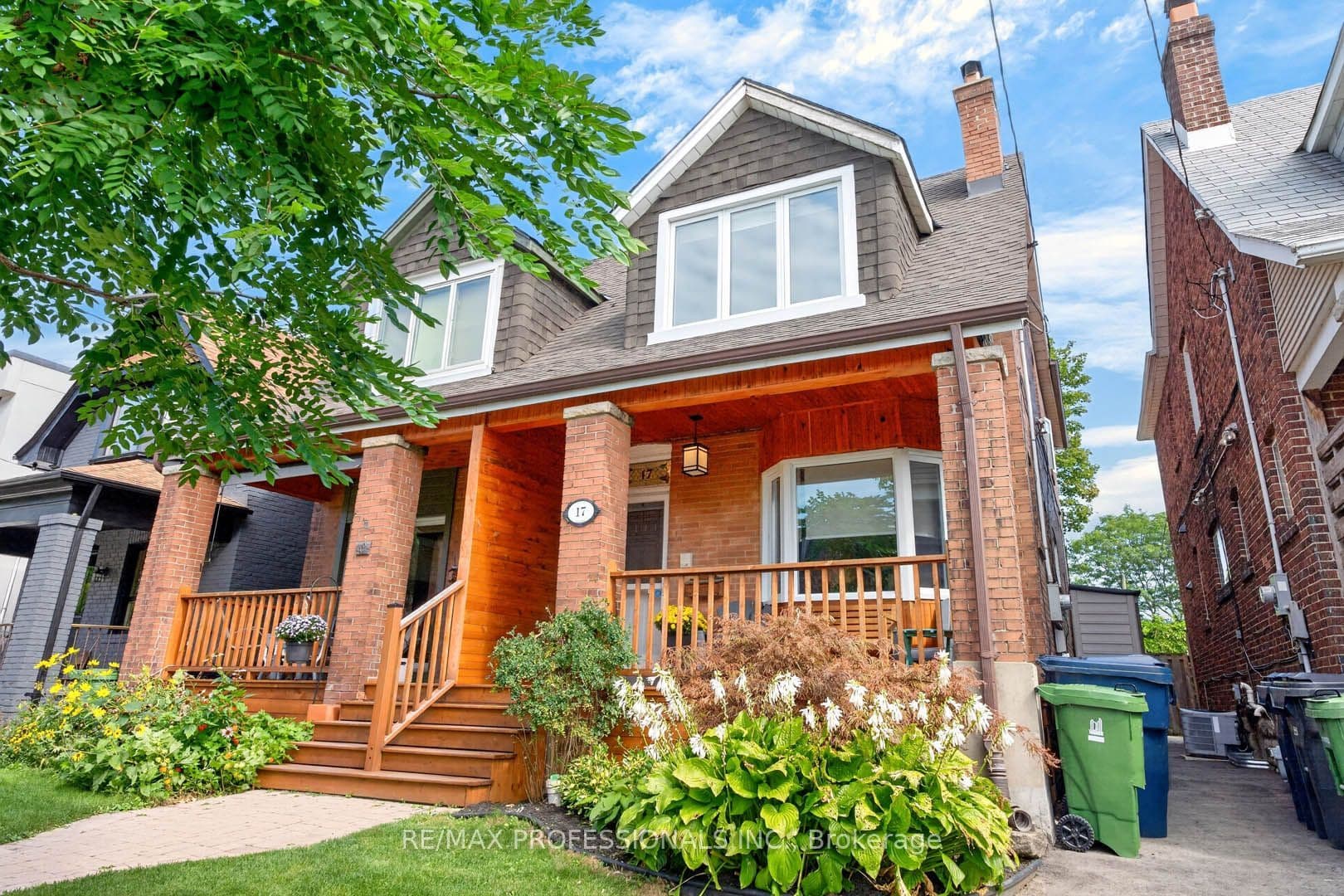 17 Fifth Street, Toronto, ON M8V 2Z1