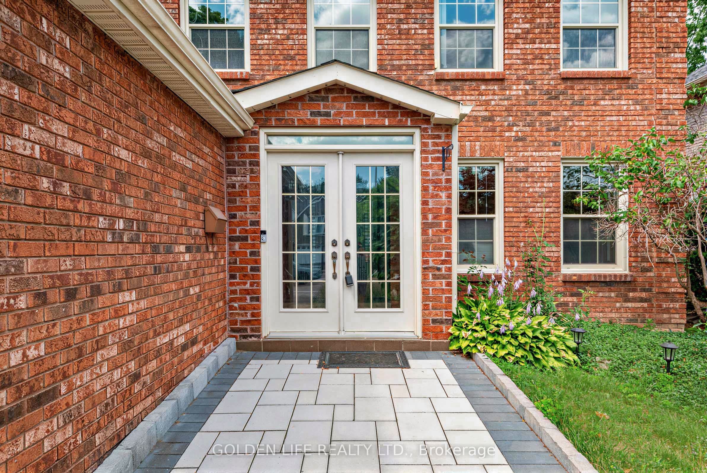 186 Carlton Road, Markham, ON L3R 3L8