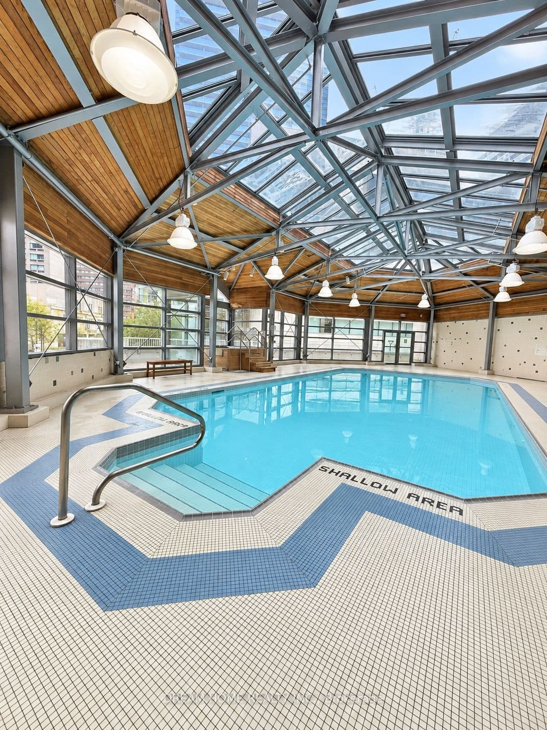 717 Bay Street 1505, Toronto, ON M5G 2J9