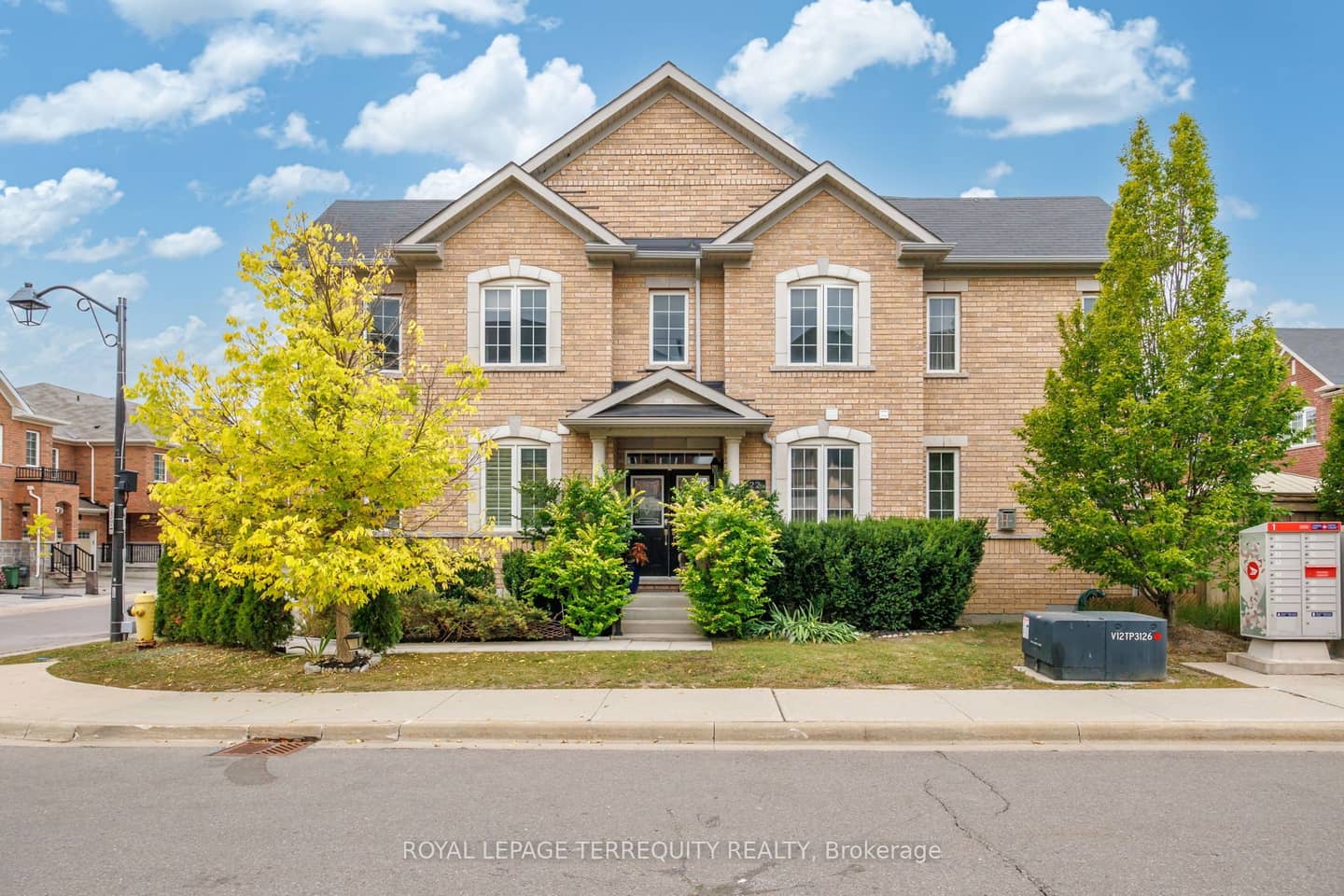 22 Harcourt Street, Vaughan, ON L6A 4Y4