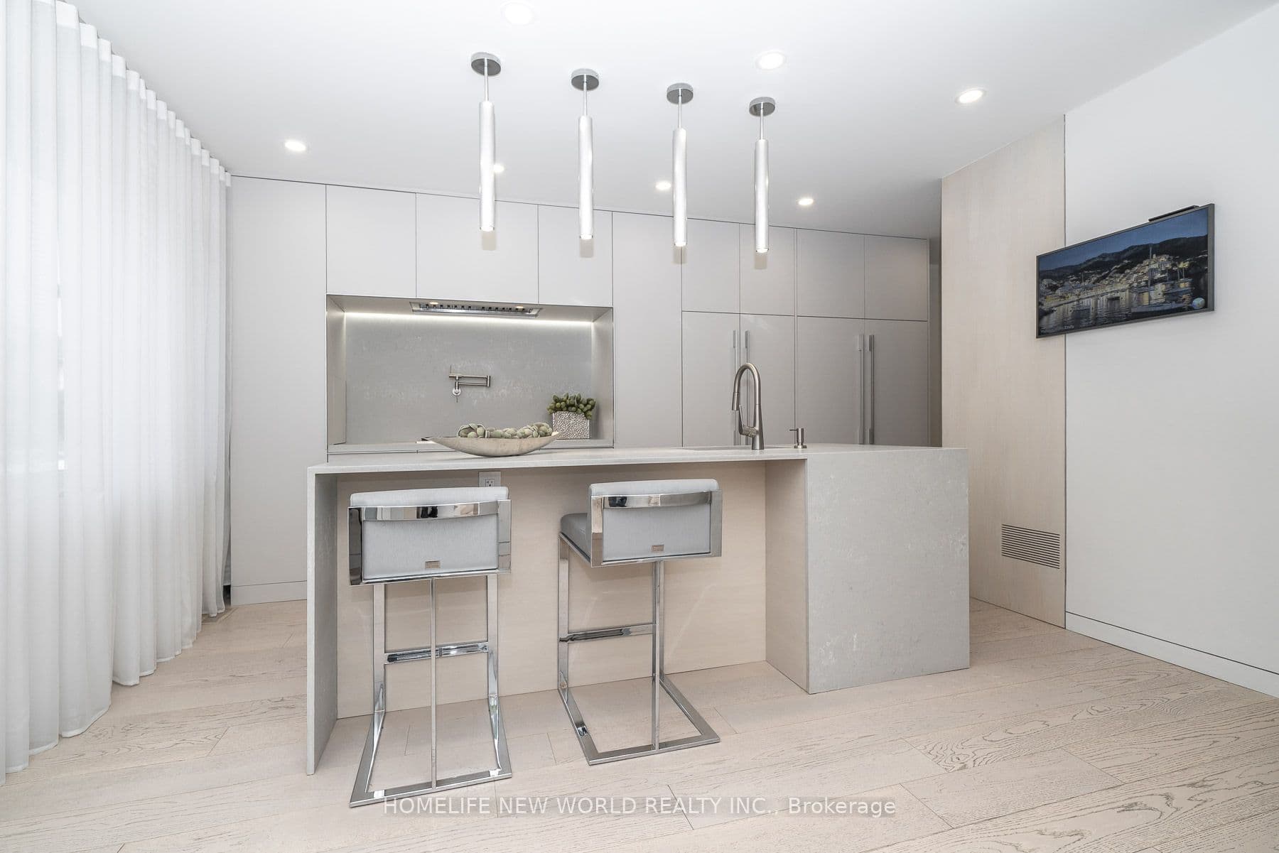 30 Carling Avenue, Toronto, ON M6G 3S1