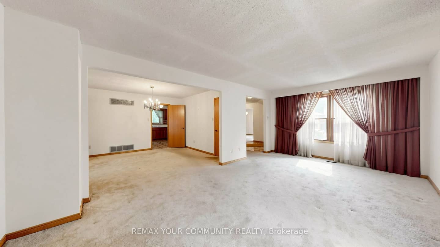 2 Trimontium Crescent, Toronto, ON M4C 5N7