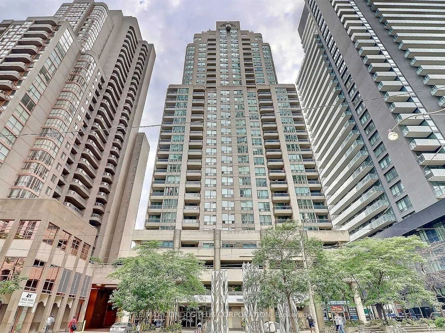 750 Bay Street 808, Toronto, ON M5G 1N6