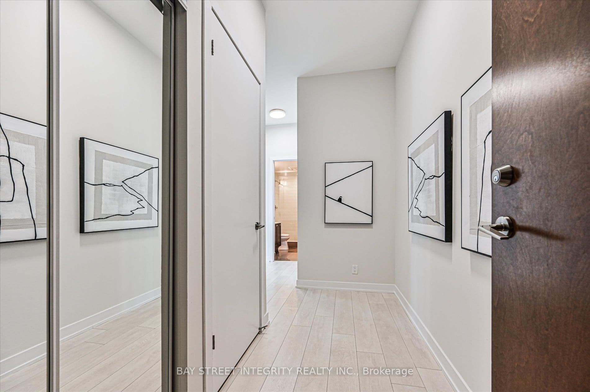 2212 Lake Shore Boulevard W 2001, Toronto, ON M8V 0C2