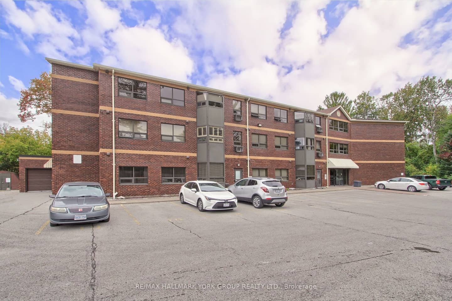 166 Olive Street 109, East Gwillimbury, ON L9N 1M9