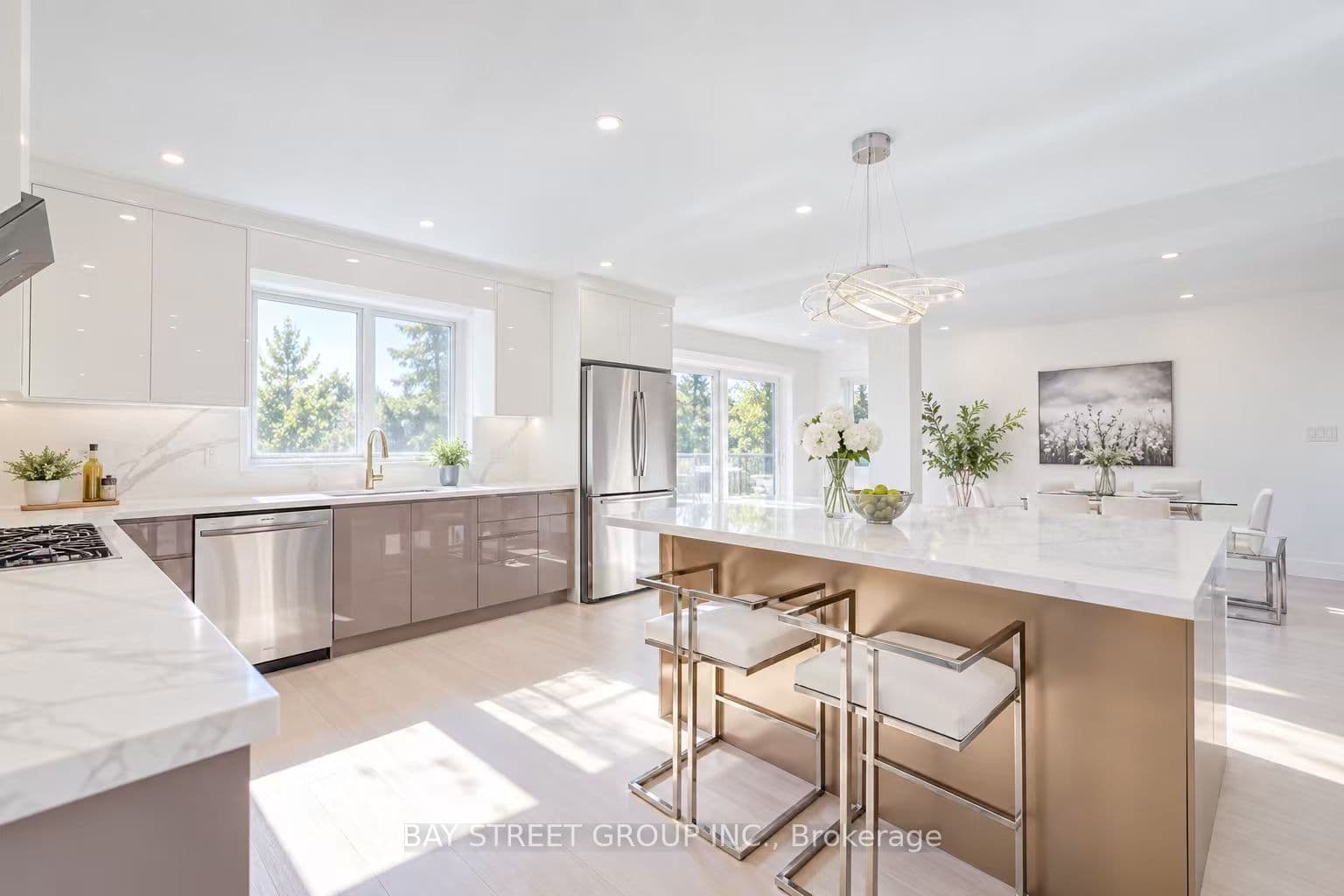 60 Warner Avenue, Toronto, ON M4A 1Z4