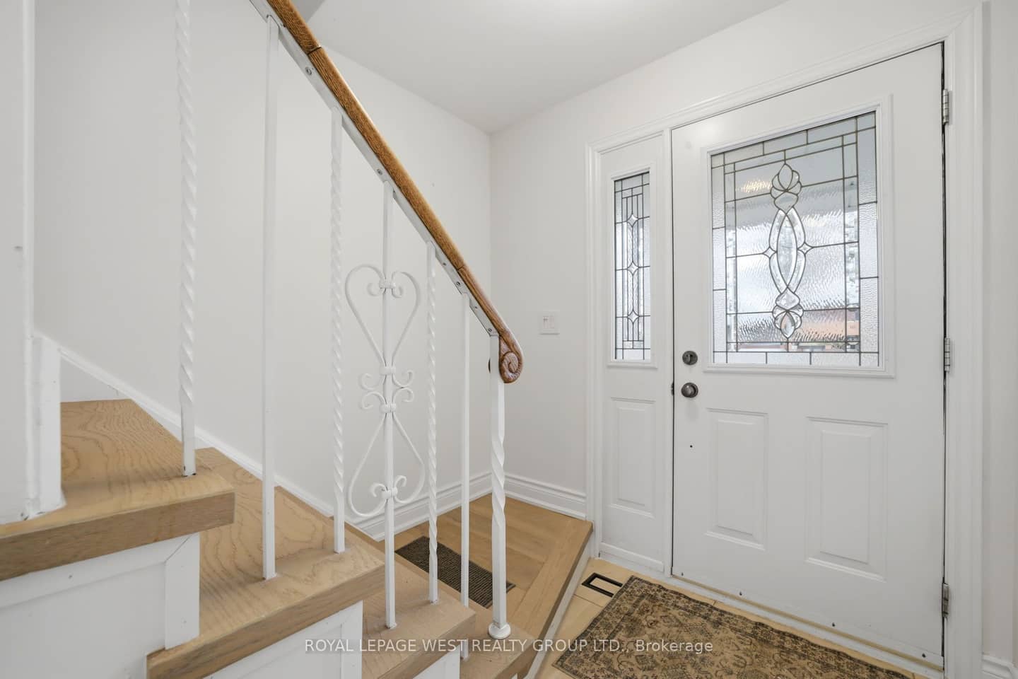 3334 Enniskillen Circle, Mississauga, ON L5C 2M8
