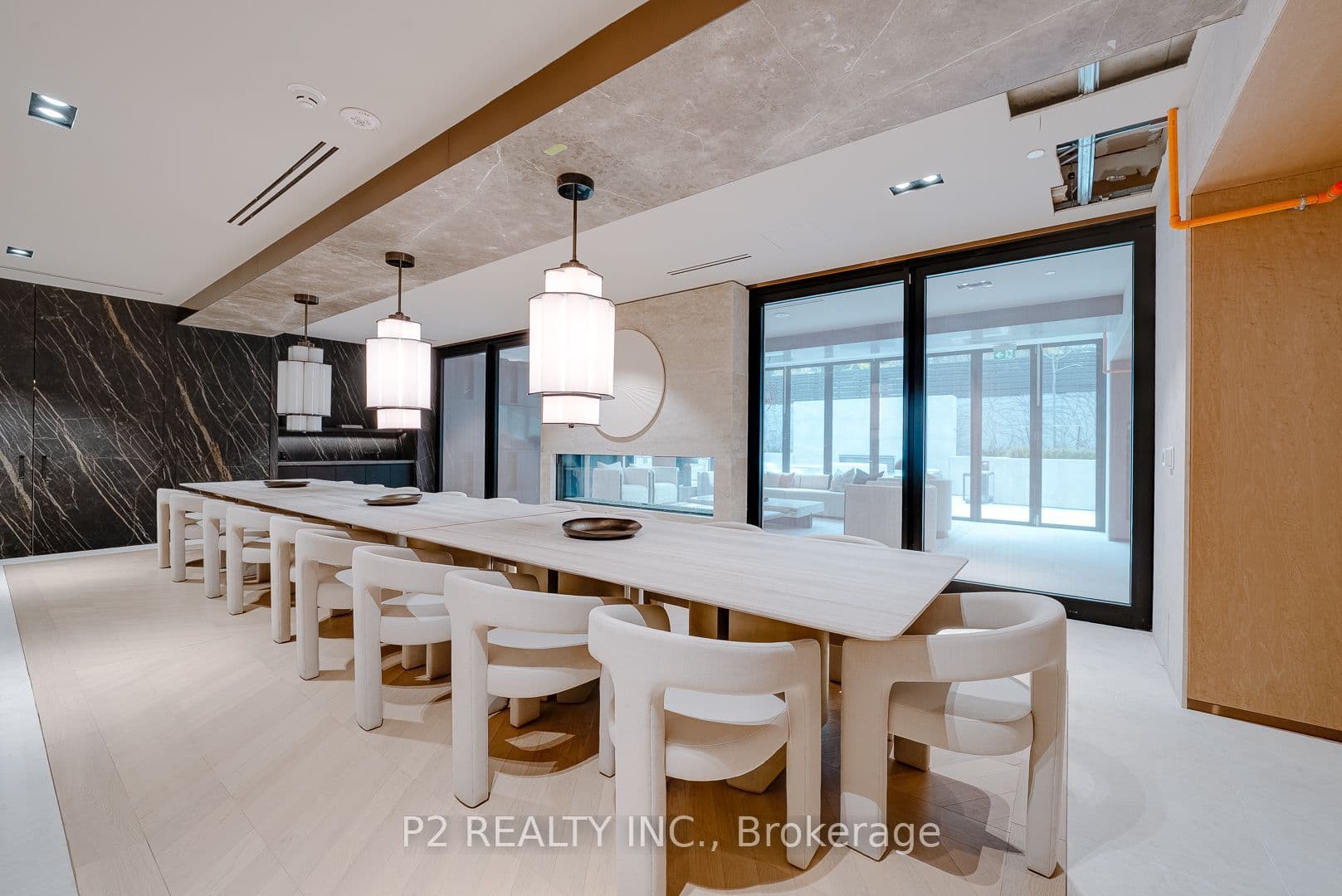 2 Forest Hill Road 301, Toronto, ON M4V 2L3