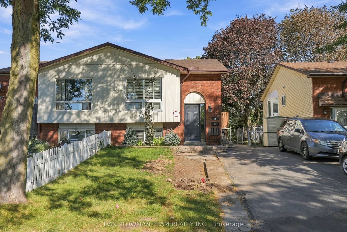 228 Medina Court, Oshawa, ON L1J 7E1