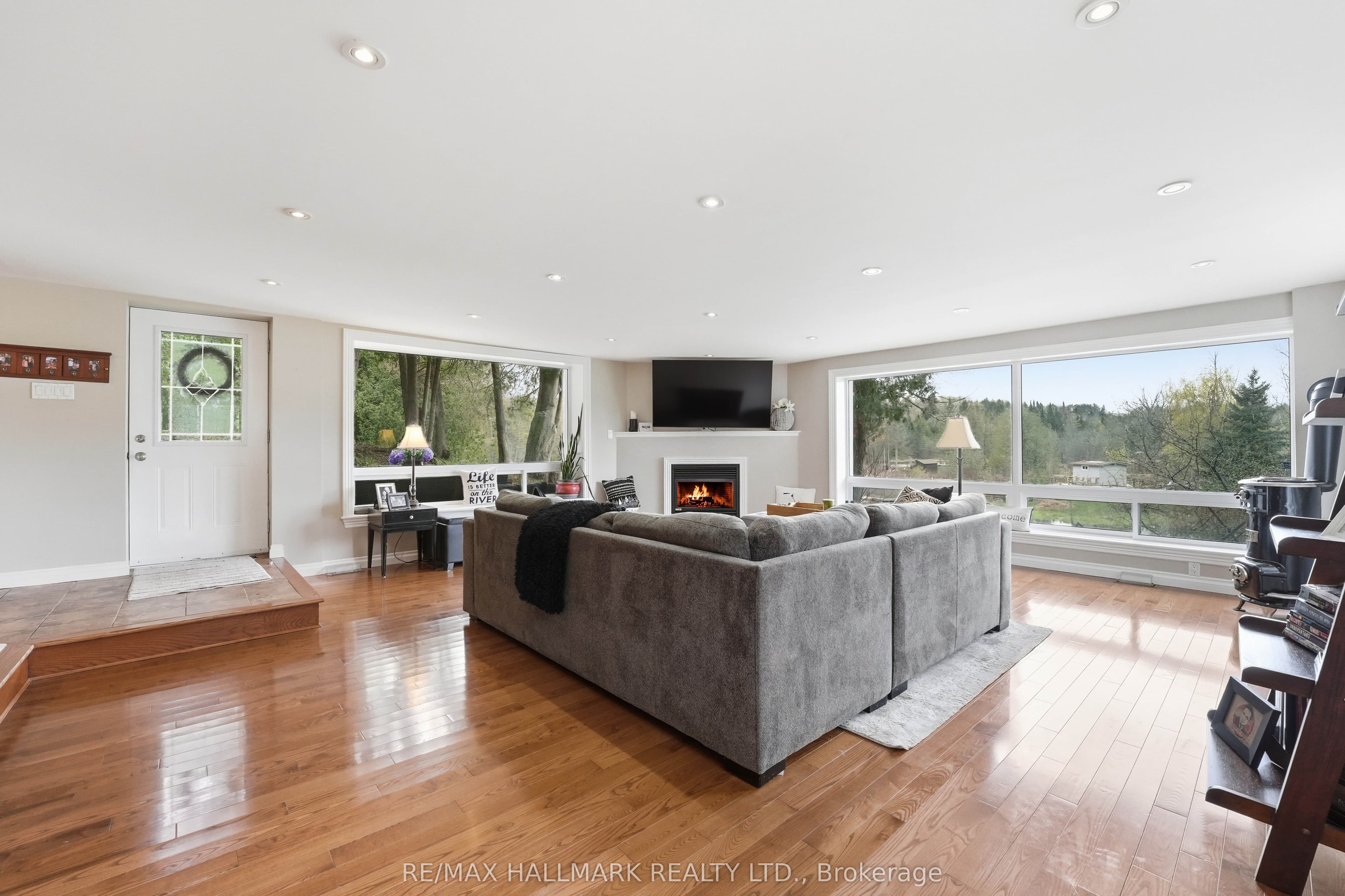 104 Riverbank Drive, Georgina, ON L0E 1N0