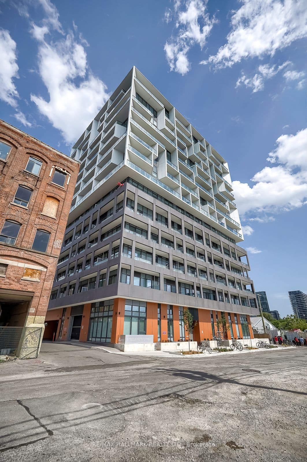 9 Tecumseth Street 421, Toronto, ON M5V 3G4