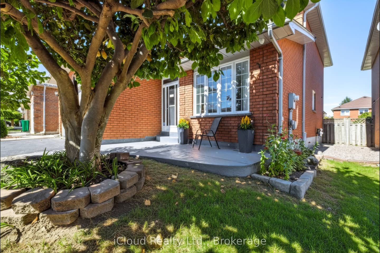62 Castlehill Crescent, Brampton, ON L6X 4E1