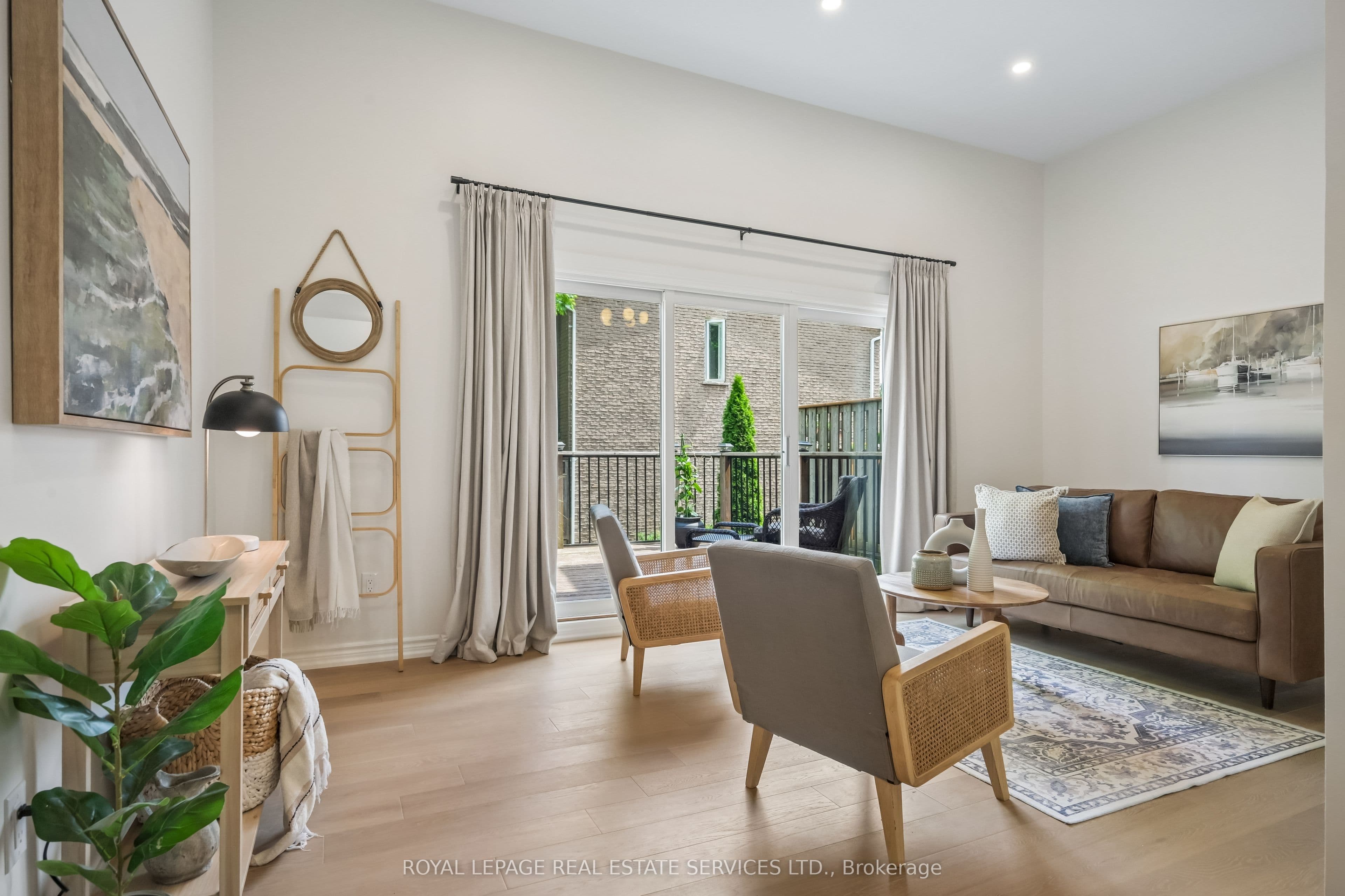2222 Marine Drive 1, Oakville, ON L6L 1C1