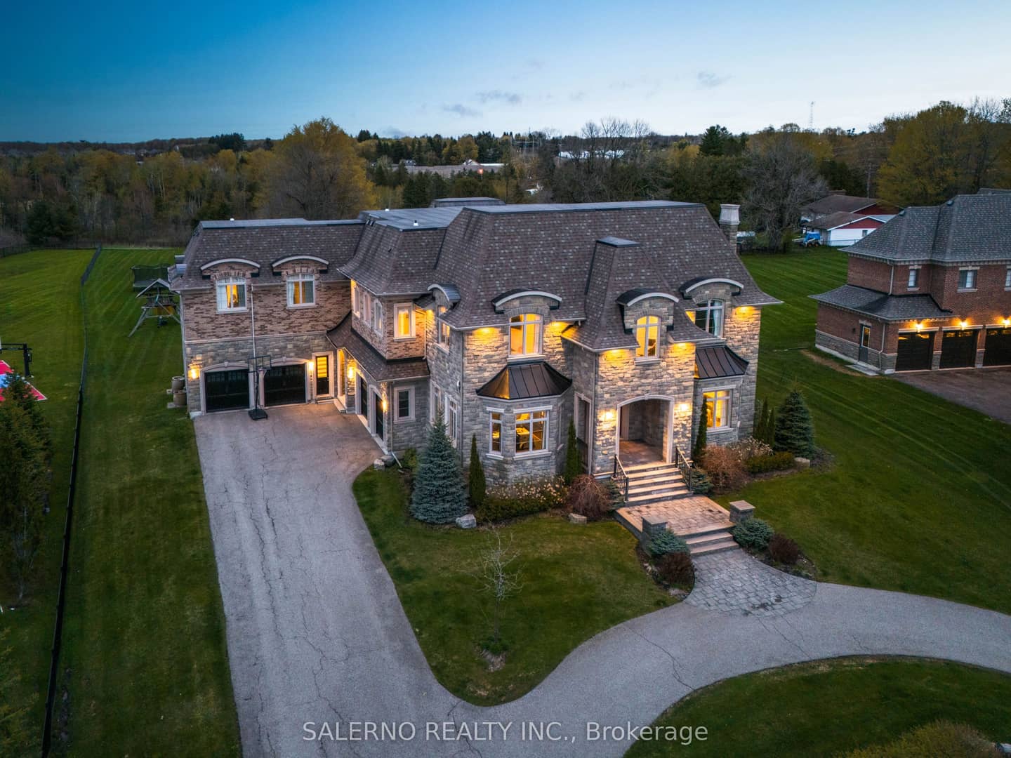 21 Stallions Court, Vaughan, ON L6A 4V5