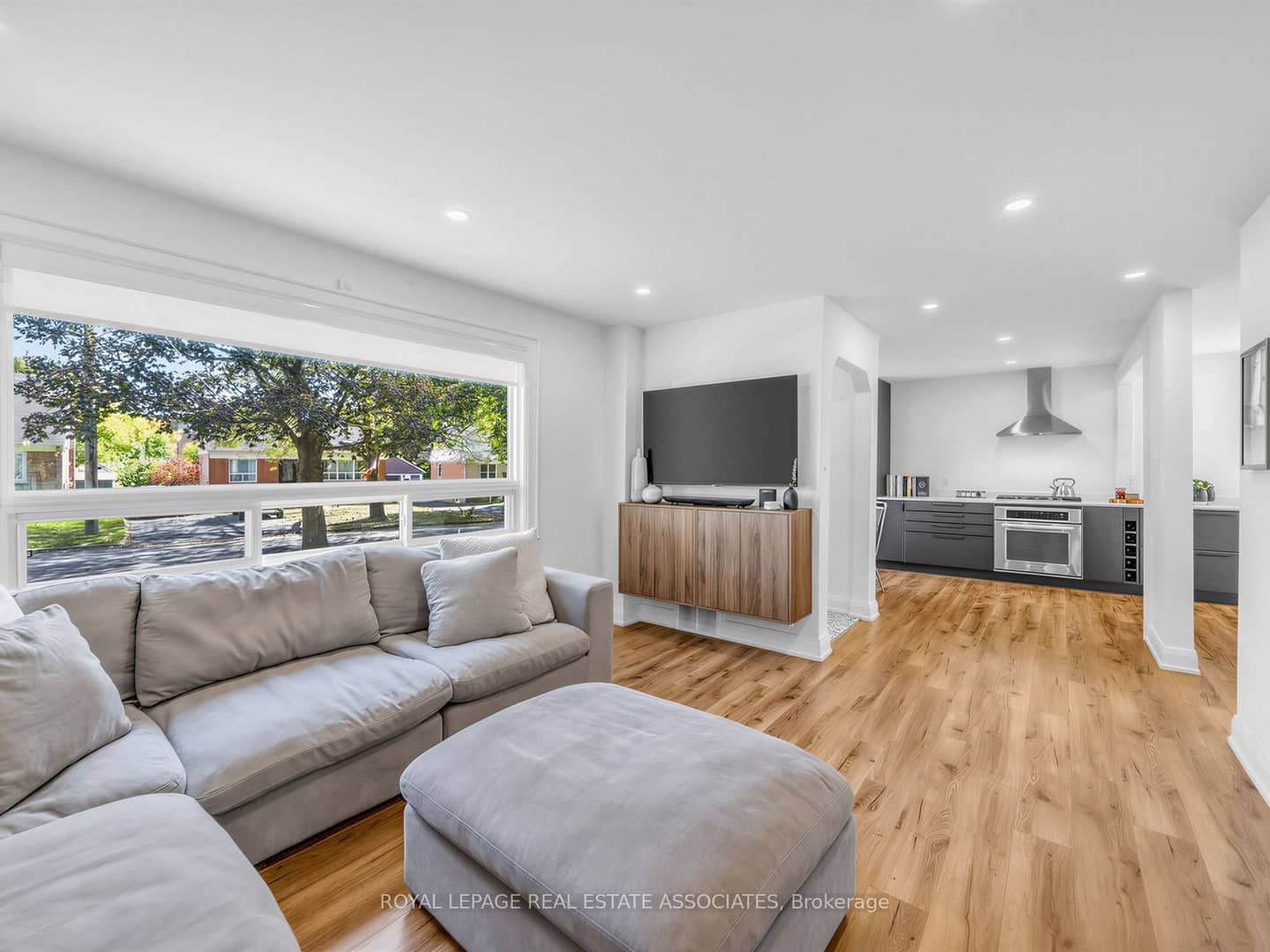 36 Jodphur Avenue, Toronto, ON M9M 2J4