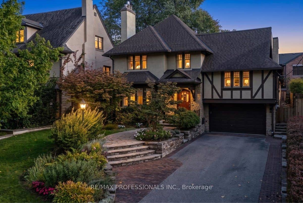 17 King Georges Road, Toronto, ON M8X 1K7