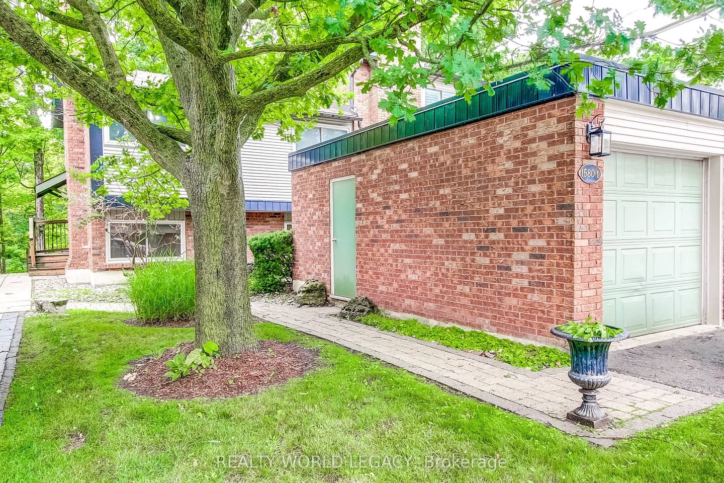 1580 Kerns Road 1, Burlington, ON L7P 3A7