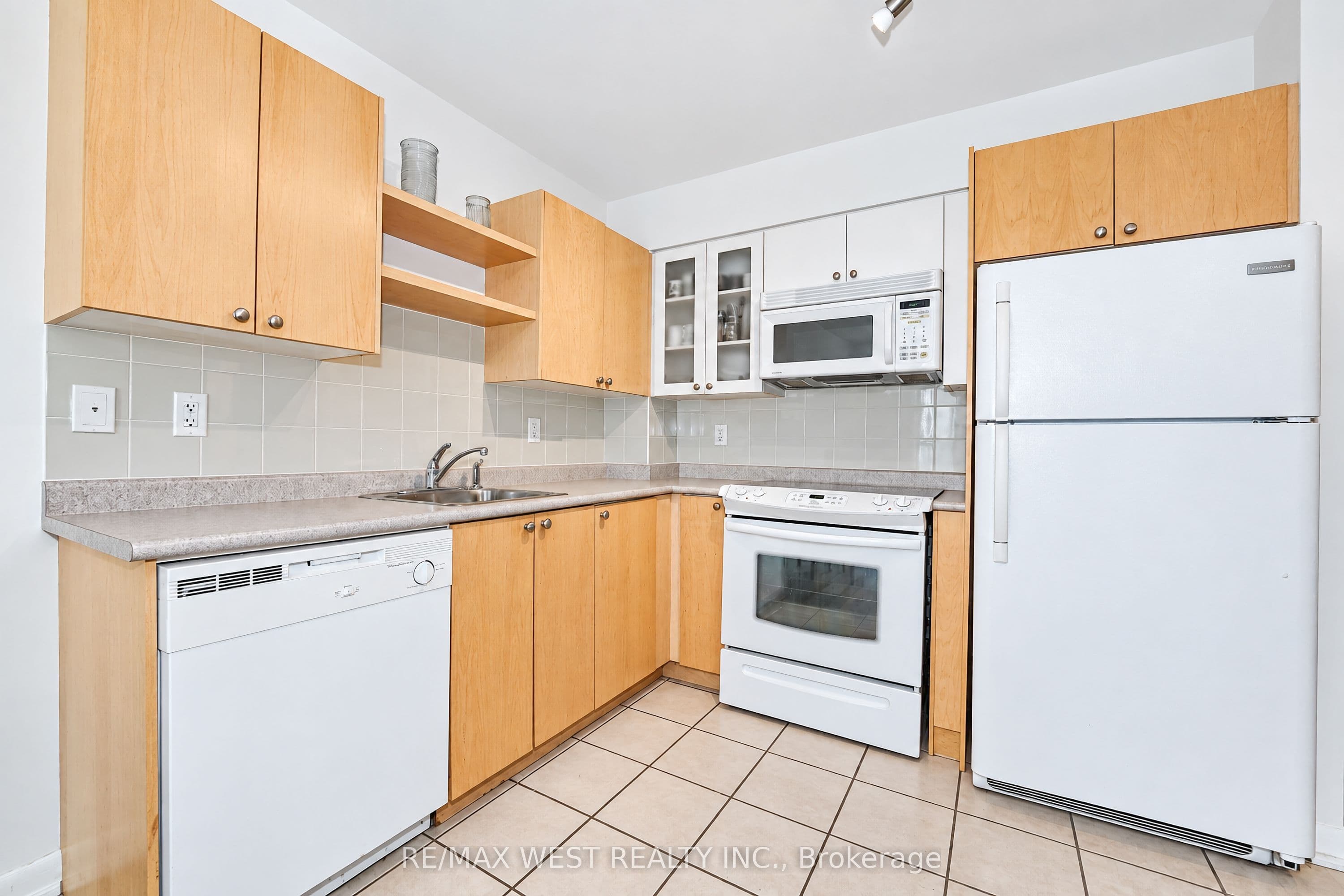 600 Fleet Street 522, Toronto, ON M5V 1B7