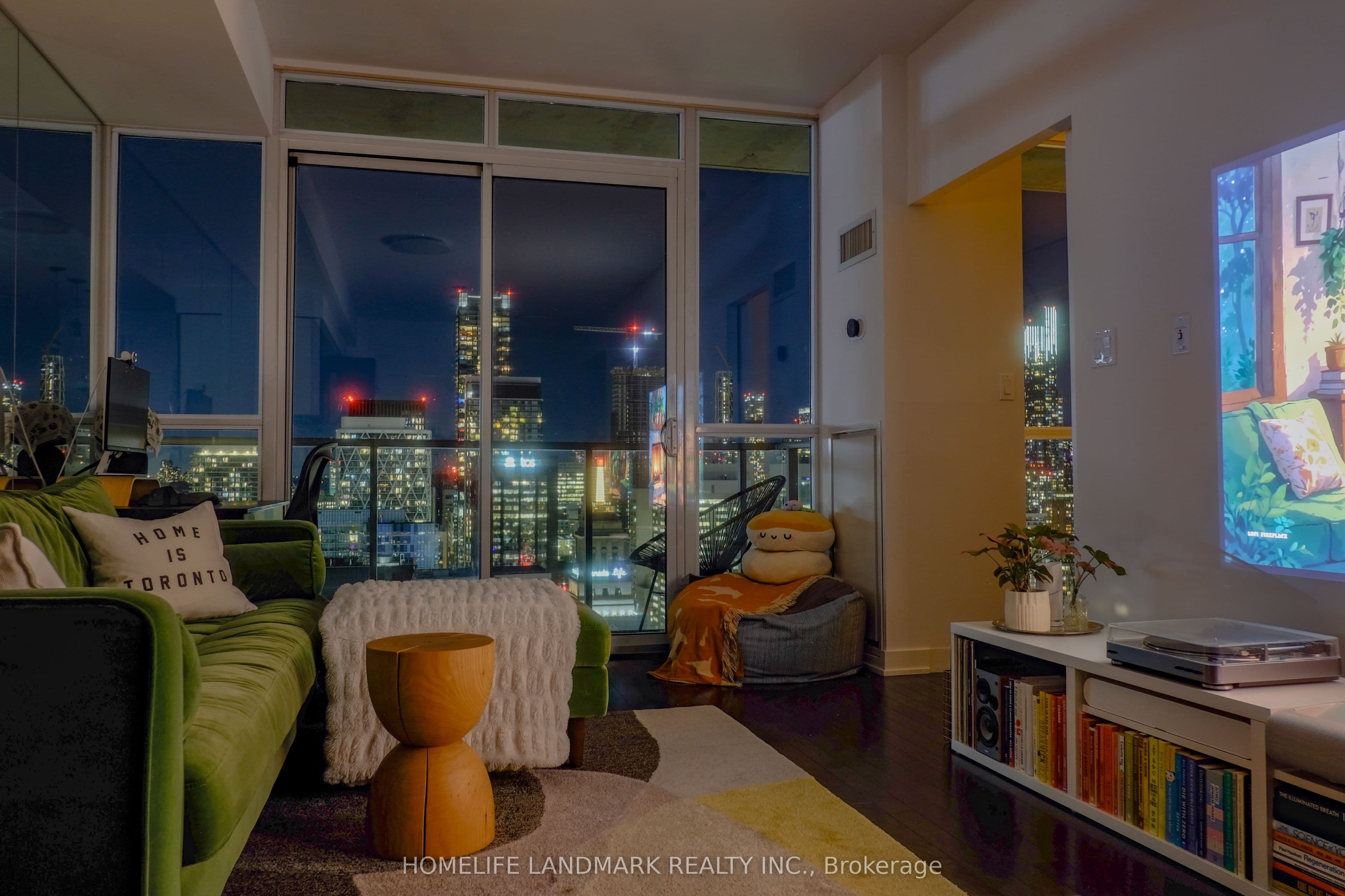 126 Simcoe Street 3306, Toronto, ON M5H 4E6